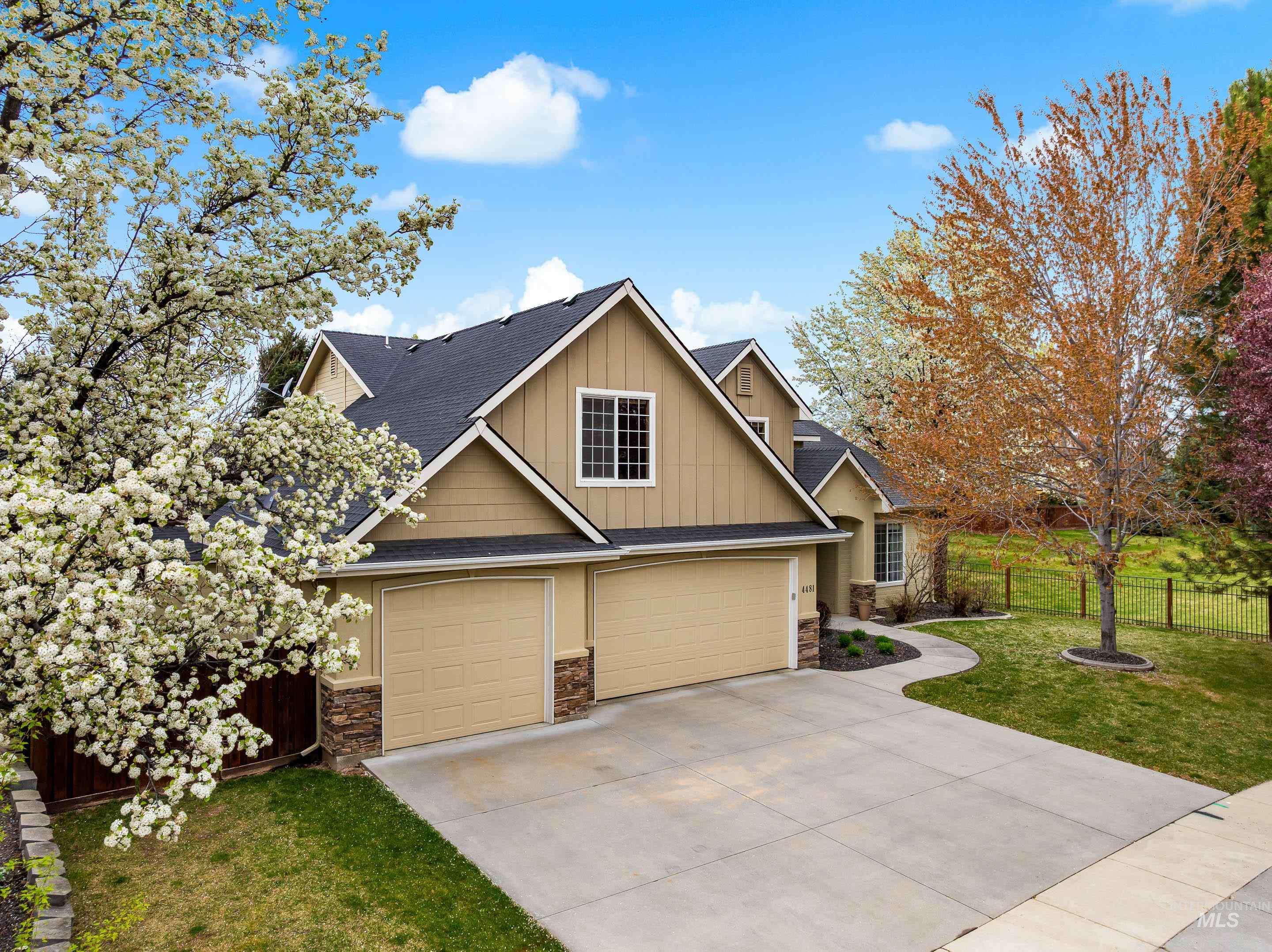 4481 N Diamond Creek, Meridian, Idaho 83646, 4 Bedrooms, 2.5 Bathrooms, Residential For Sale, Price $635,000,MLS 98980174