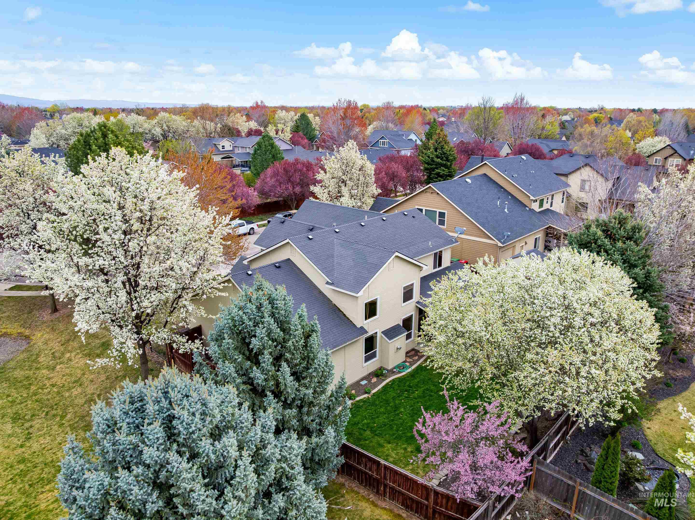 4481 N Diamond Creek, Meridian, Idaho 83646, 4 Bedrooms, 2.5 Bathrooms, Residential For Sale, Price $635,000,MLS 98980174