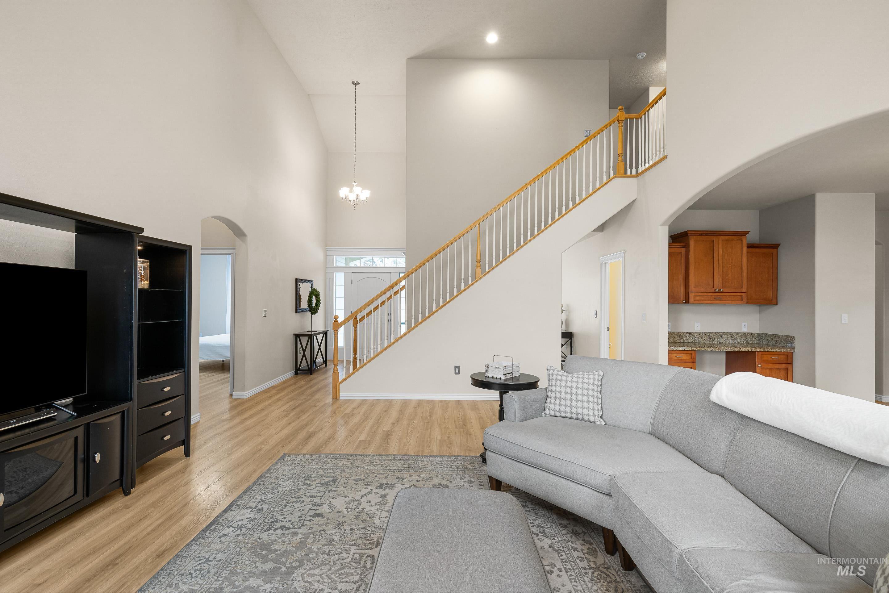 4481 N Diamond Creek, Meridian, Idaho 83646, 4 Bedrooms, 2.5 Bathrooms, Residential For Sale, Price $635,000,MLS 98980174