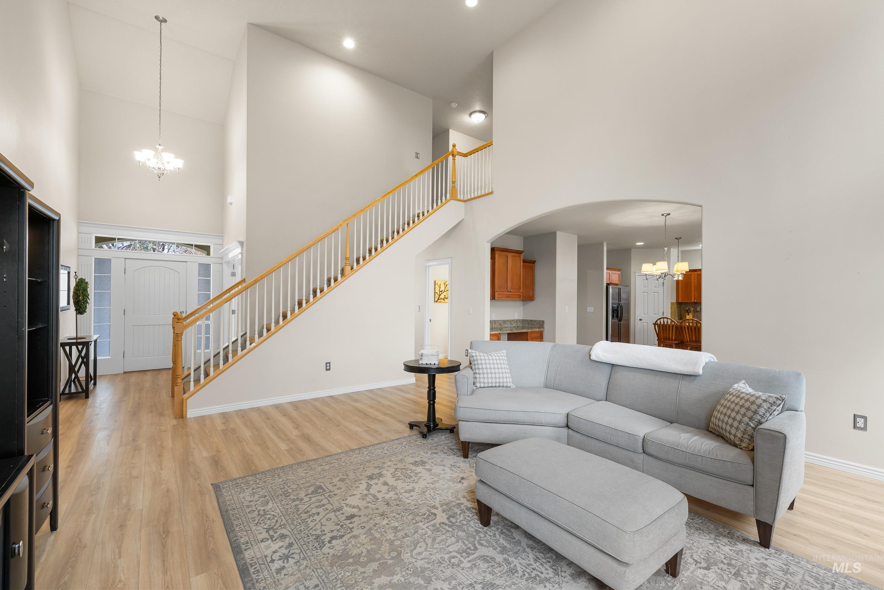 4481 N Diamond Creek, Meridian, Idaho 83646, 4 Bedrooms, 2.5 Bathrooms, Residential For Sale, Price $635,000,MLS 98980174