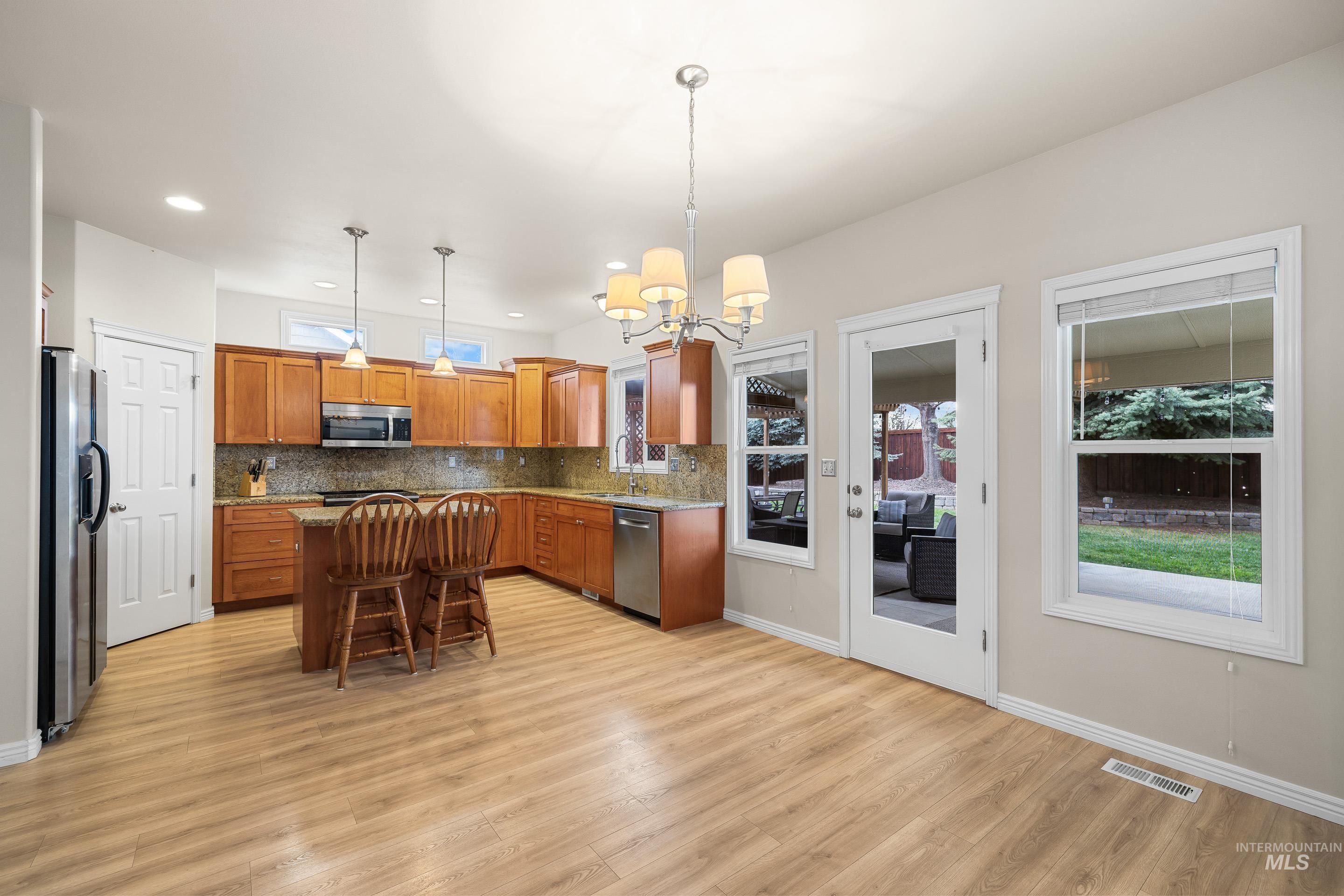 4481 N Diamond Creek, Meridian, Idaho 83646, 4 Bedrooms, 2.5 Bathrooms, Residential For Sale, Price $635,000,MLS 98980174