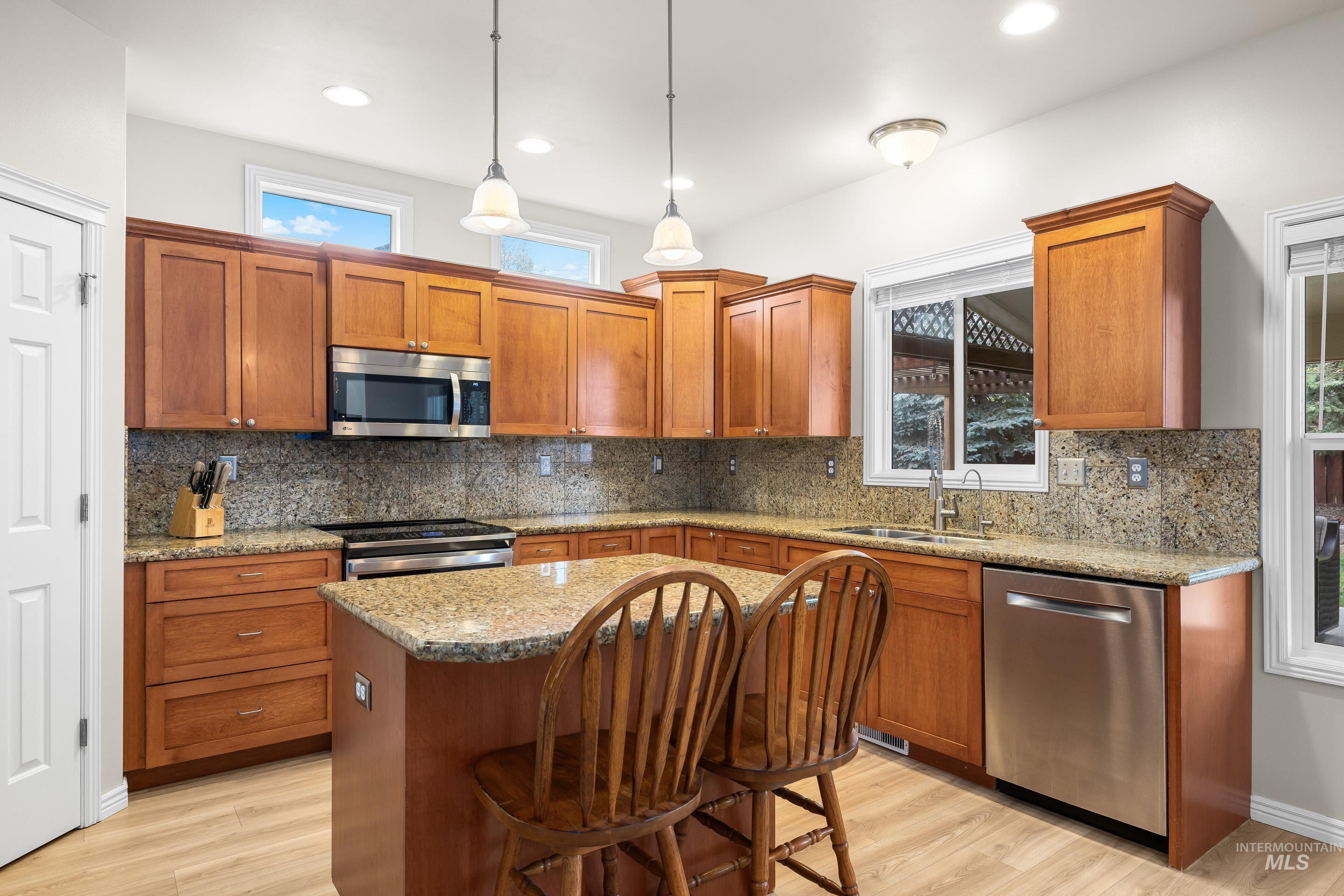 4481 N Diamond Creek, Meridian, Idaho 83646, 4 Bedrooms, 2.5 Bathrooms, Residential For Sale, Price $635,000,MLS 98980174