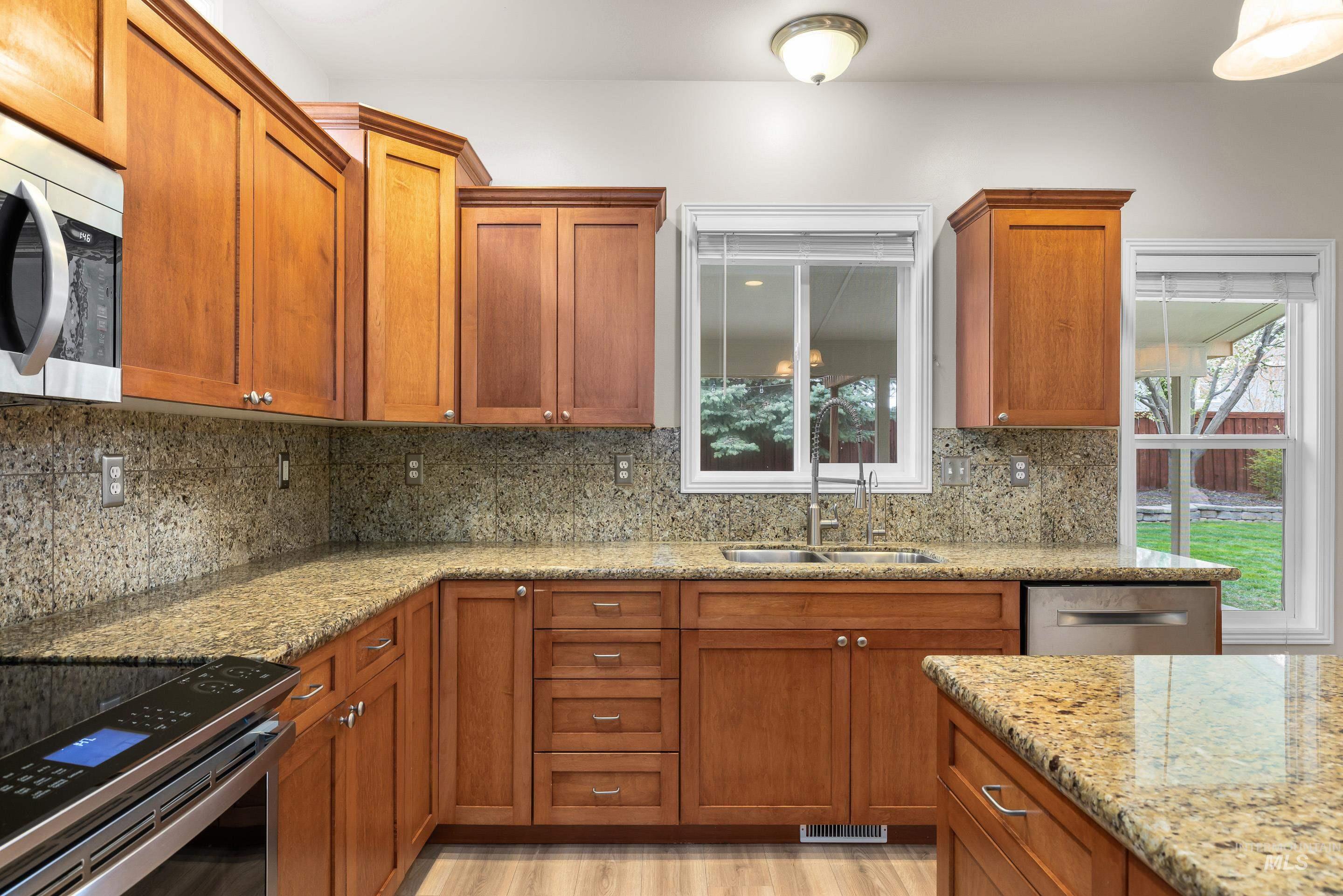 4481 N Diamond Creek, Meridian, Idaho 83646, 4 Bedrooms, 2.5 Bathrooms, Residential For Sale, Price $635,000,MLS 98980174