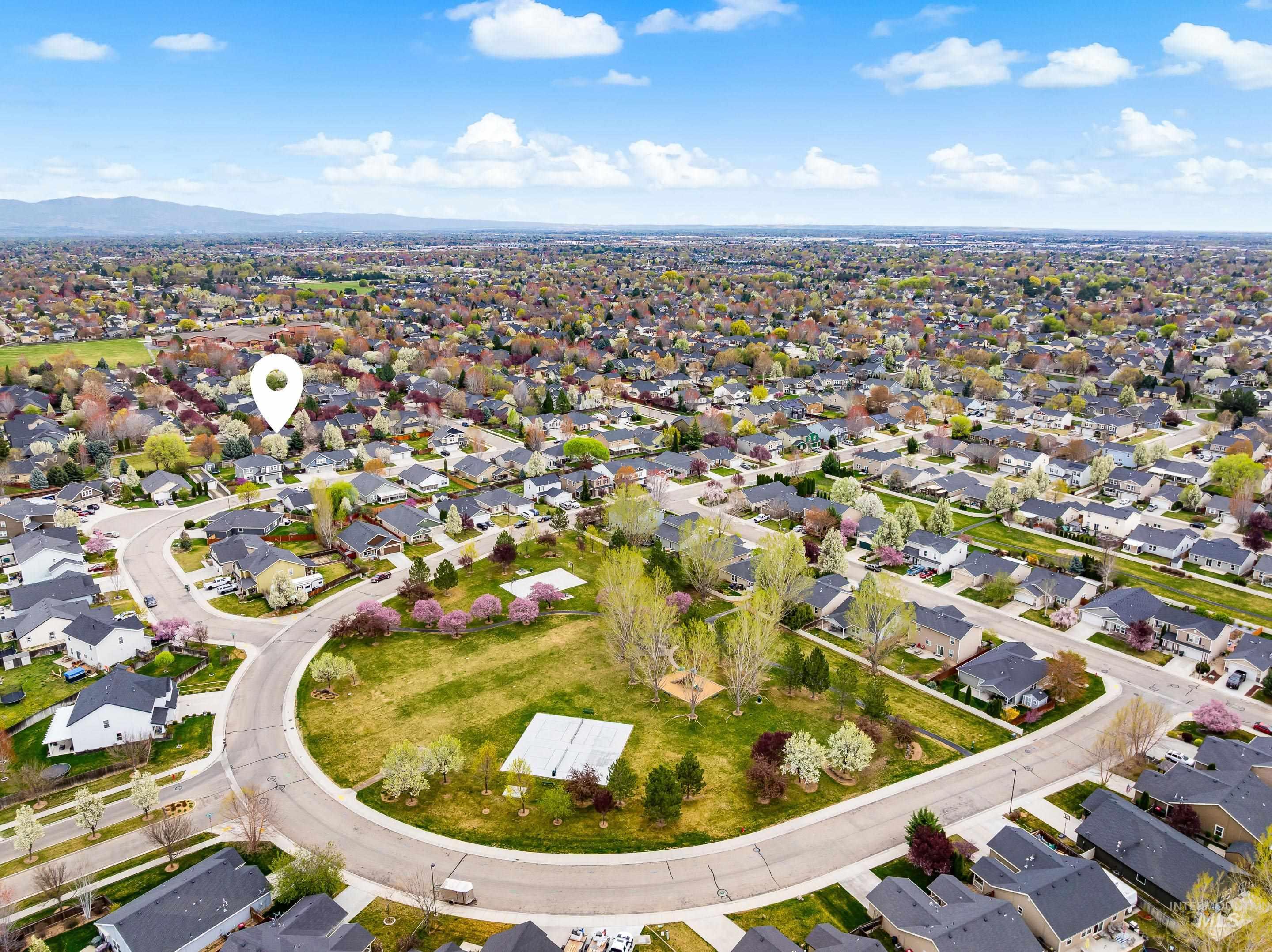 4481 N Diamond Creek, Meridian, Idaho 83646, 4 Bedrooms, 2.5 Bathrooms, Residential For Sale, Price $635,000,MLS 98980174