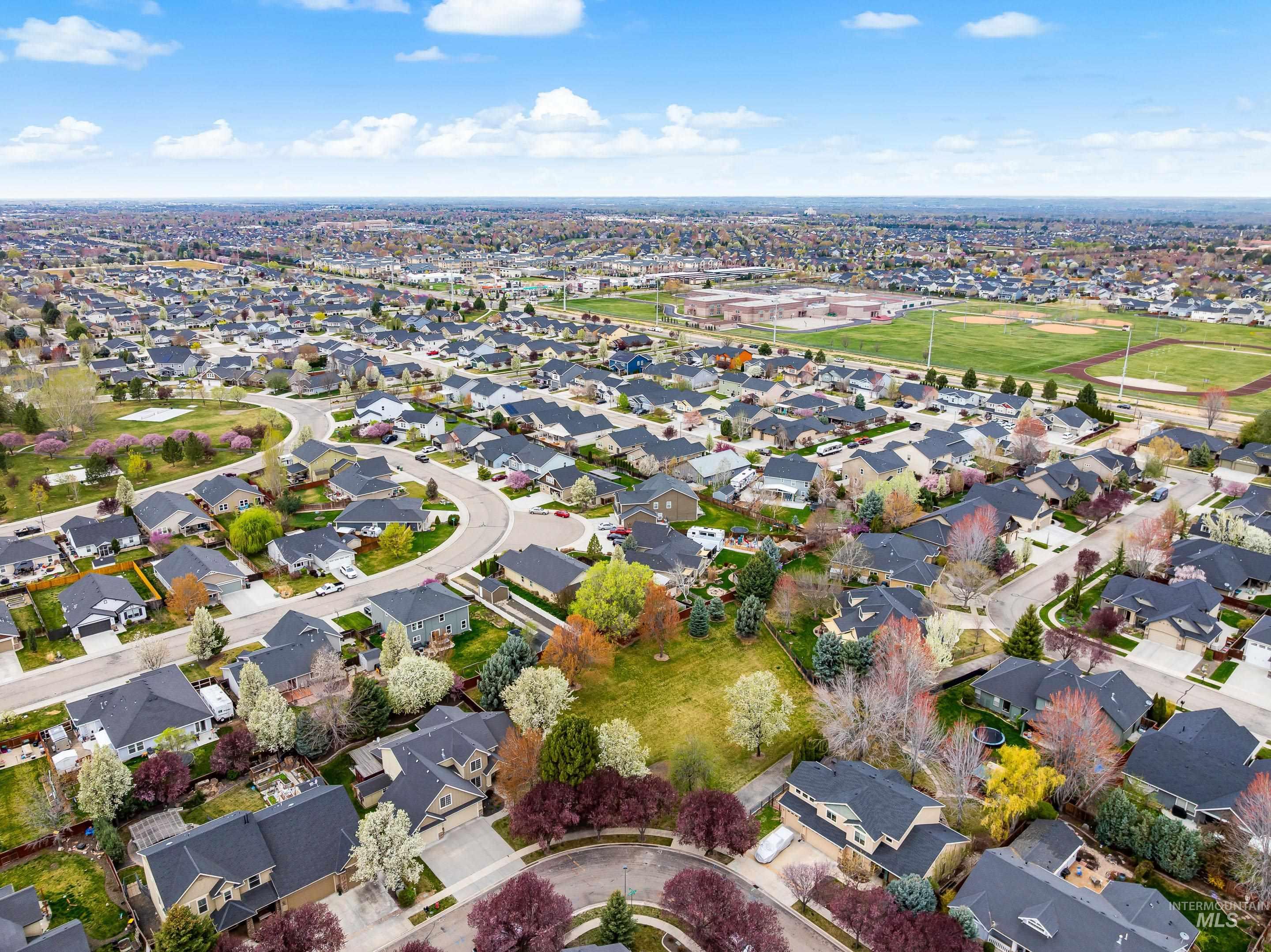 4481 N Diamond Creek, Meridian, Idaho 83646, 4 Bedrooms, 2.5 Bathrooms, Residential For Sale, Price $635,000,MLS 98980174