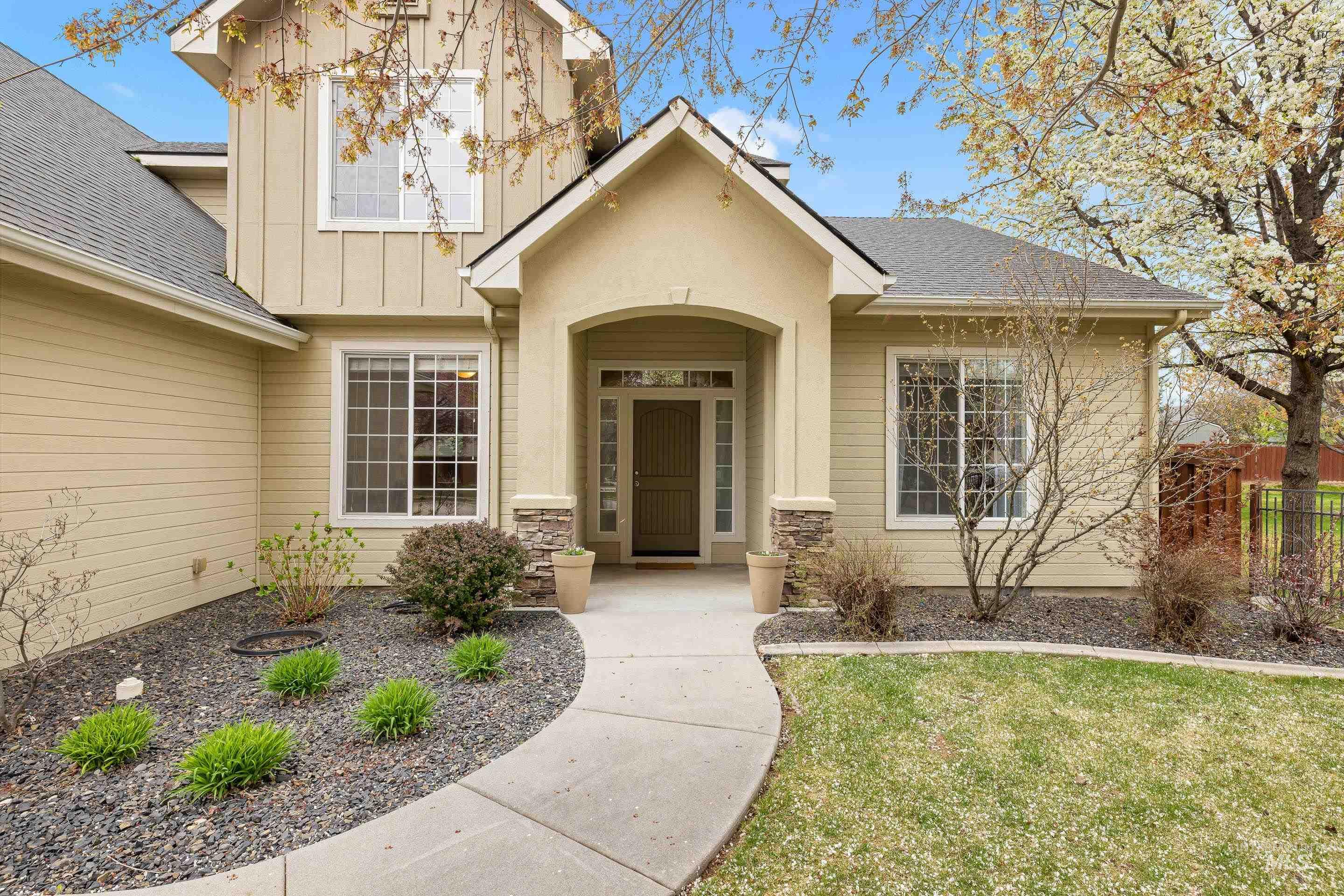 4481 N Diamond Creek, Meridian, Idaho 83646, 4 Bedrooms, 2.5 Bathrooms, Residential For Sale, Price $635,000,MLS 98980174