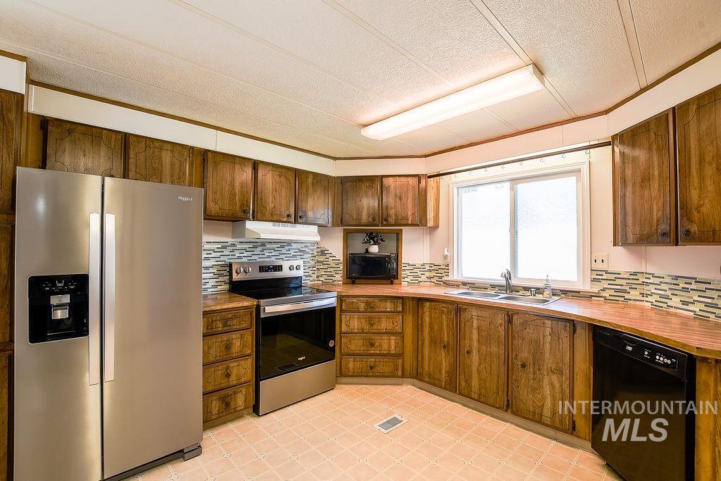 609 N Almon St, Moscow, Idaho 83843, 3 Bedrooms, 2 Bathrooms, Residential For Sale, Price $145,000,MLS 98980175