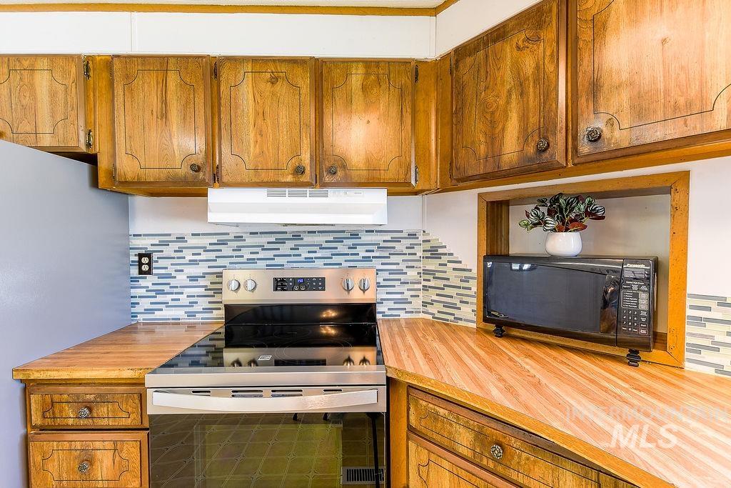 609 N Almon St, Moscow, Idaho 83843, 3 Bedrooms, 2 Bathrooms, Residential For Sale, Price $145,000,MLS 98980175