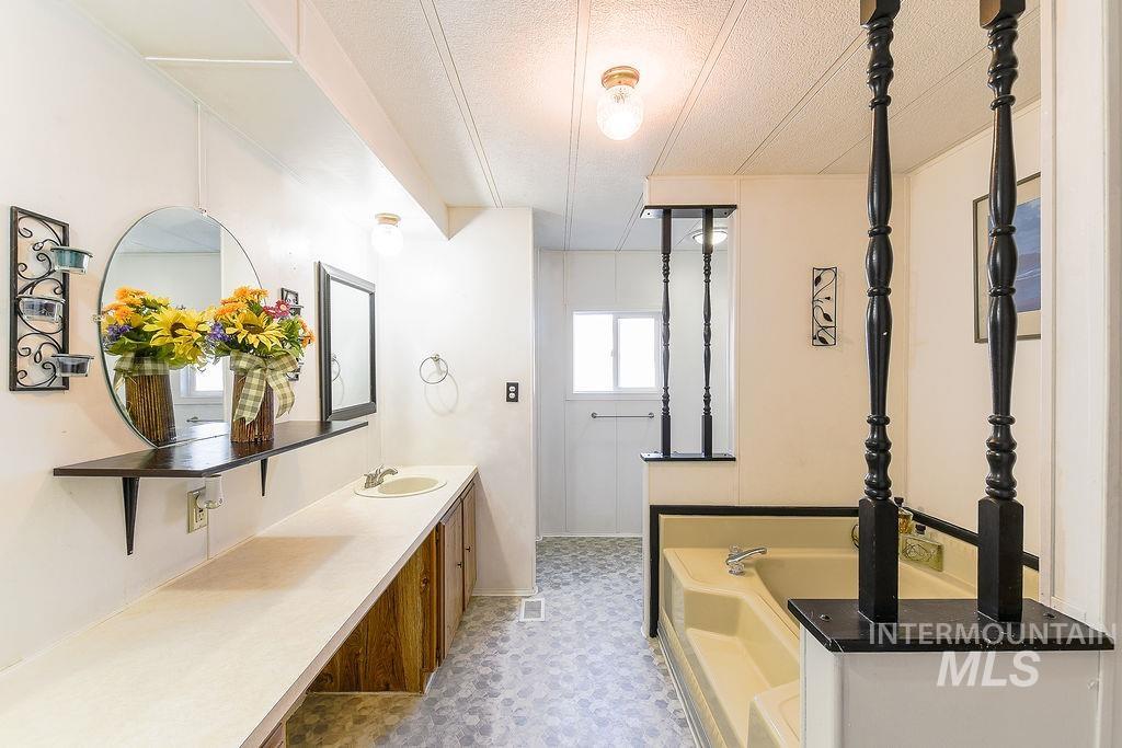 609 N Almon St, Moscow, Idaho 83843, 3 Bedrooms, 2 Bathrooms, Residential For Sale, Price $145,000,MLS 98980175