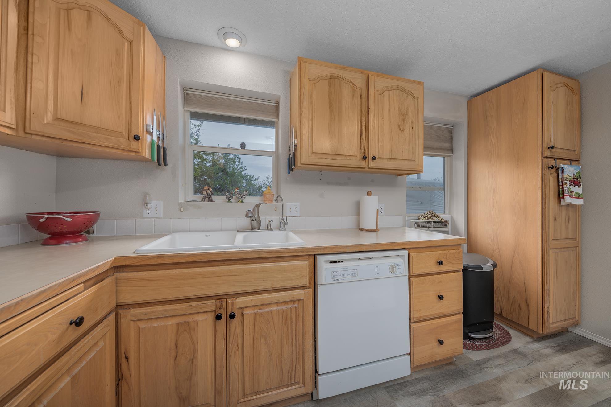 1363 Ross Road, Weiser, Idaho 83672, 2 Bedrooms, 2 Bathrooms, Residential For Sale, Price $529,000,MLS 98980176