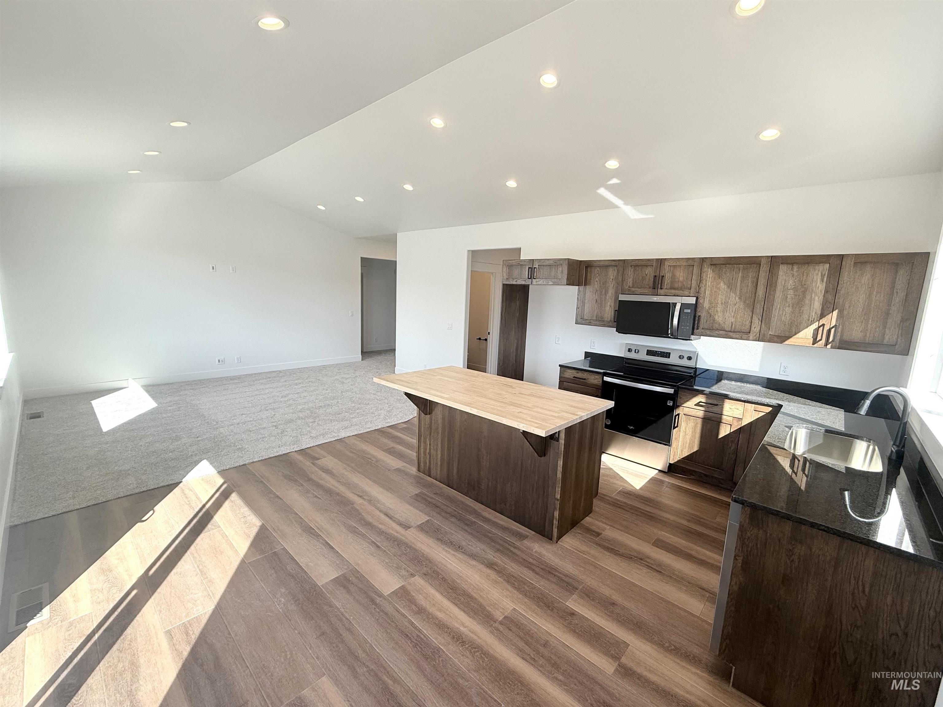 1109 14th St., Rupert, Idaho 83350, 2 Bedrooms, 2 Bathrooms, Residential For Sale, Price $309,500, 98980184