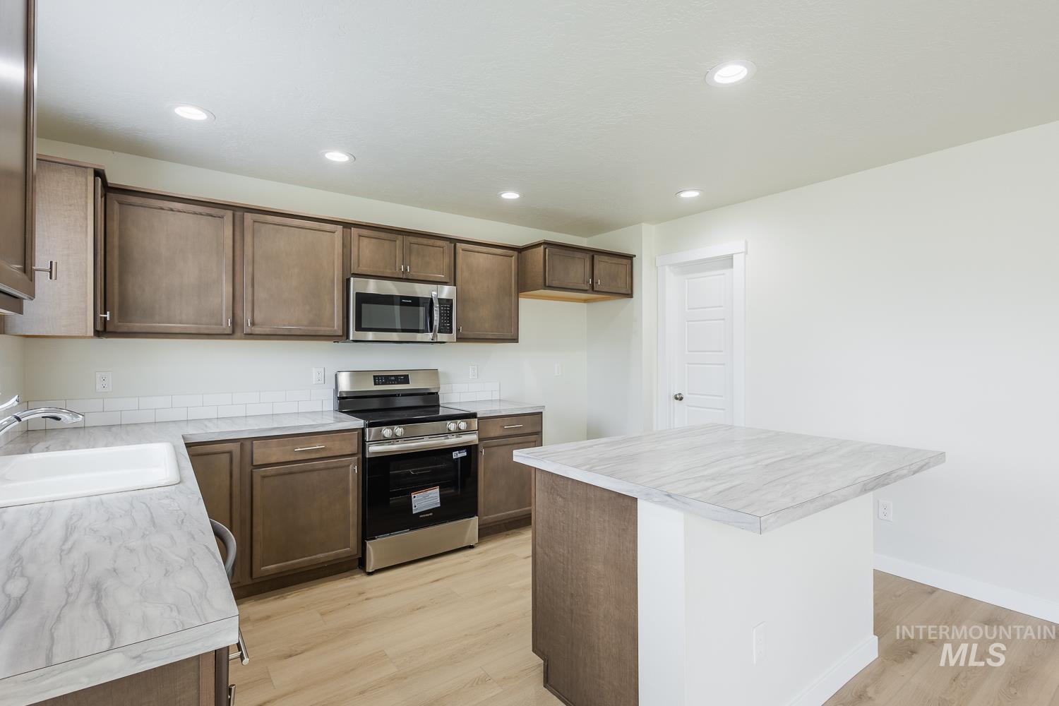 6644 S Nordean Ave, Meridian, Idaho 83642, 4 Bedrooms, 2.5 Bathrooms, Residential For Sale, Price $469,000,MLS 98980185