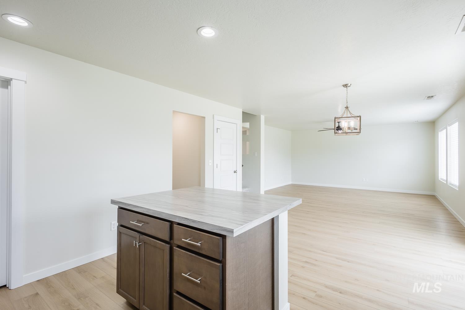 6644 S Nordean Ave, Meridian, Idaho 83642, 4 Bedrooms, 2.5 Bathrooms, Residential For Sale, Price $469,000,MLS 98980185