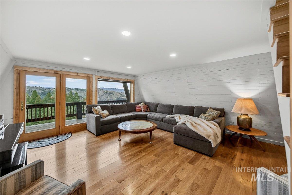 239 Tollgate Rd, Boise, Idaho 83716, 2 Bedrooms, 1 Bathroom, Residential For Sale, Price $750,000,MLS 98980186