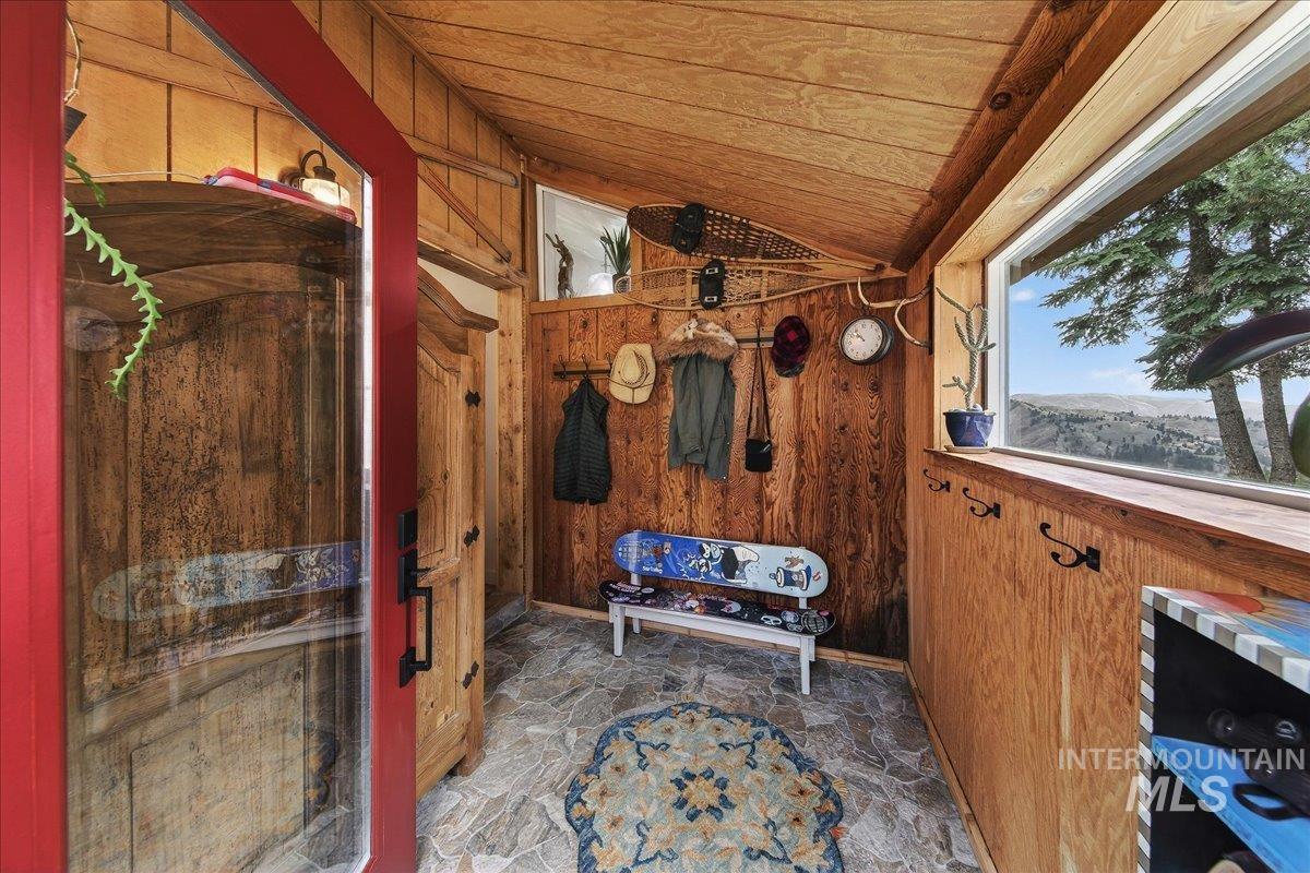 239 Tollgate Rd, Boise, Idaho 83716, 2 Bedrooms, 1 Bathroom, Residential For Sale, Price $750,000,MLS 98980186