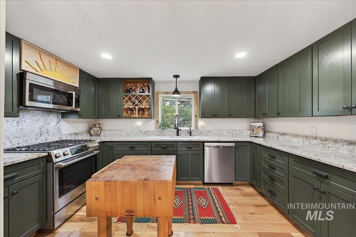 239 Tollgate Rd, Boise, Idaho 83716, 2 Bedrooms, 1 Bathroom, Residential For Sale, Price $750,000,MLS 98980186