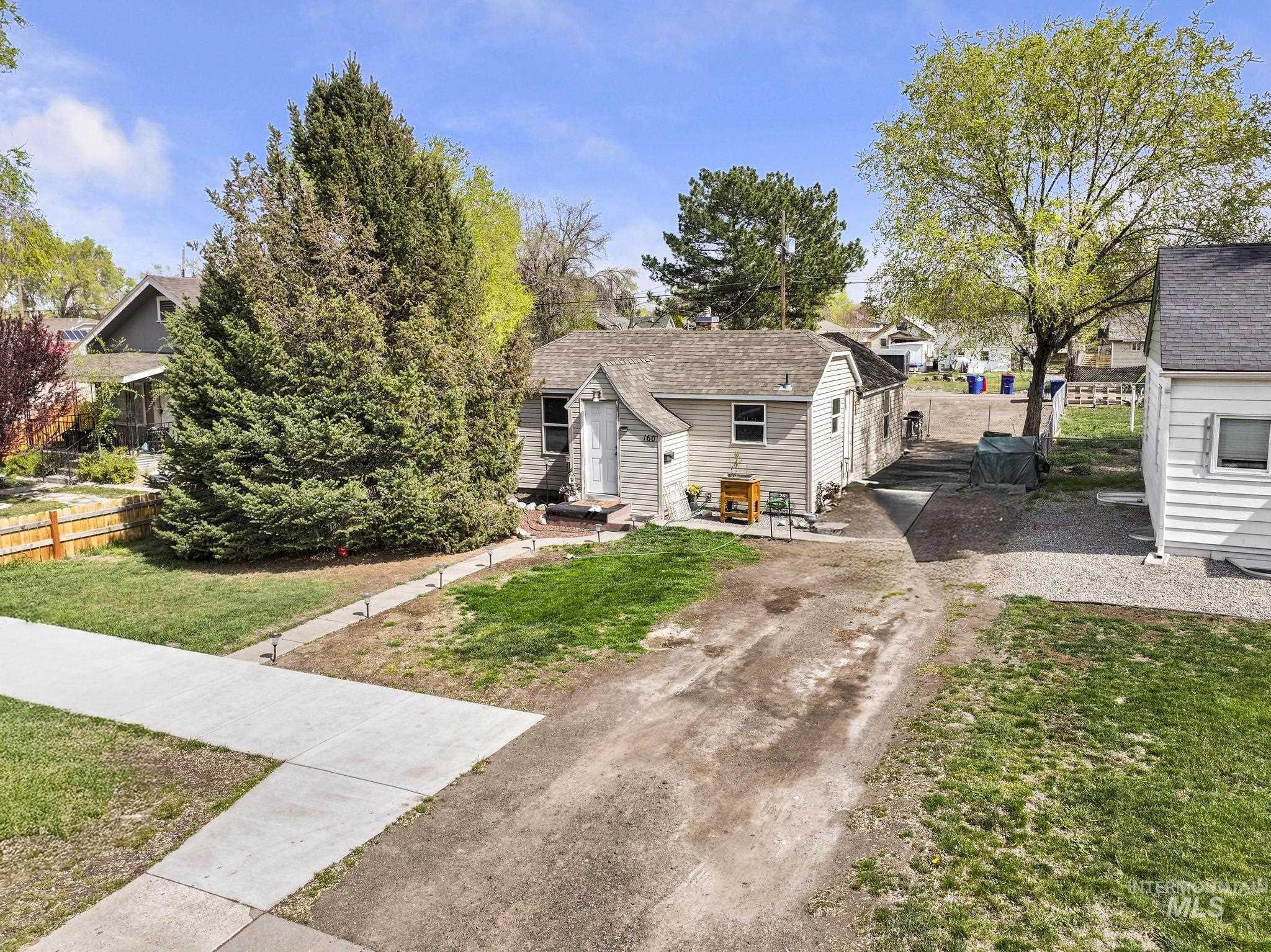 160 Monroe Street, Twin Falls, Idaho 83301, 2 Bedrooms, 1 Bathroom, Residential For Sale, Price $179,900,MLS 98980187