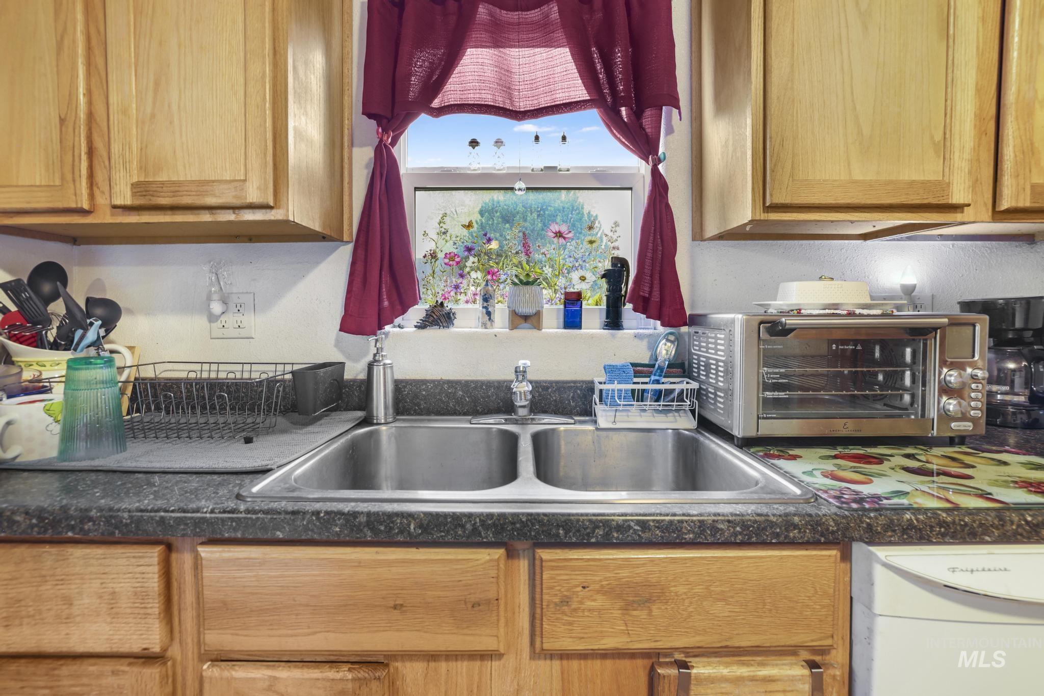 160 Monroe Street, Twin Falls, Idaho 83301, 2 Bedrooms, 1 Bathroom, Residential For Sale, Price $179,900,MLS 98980187