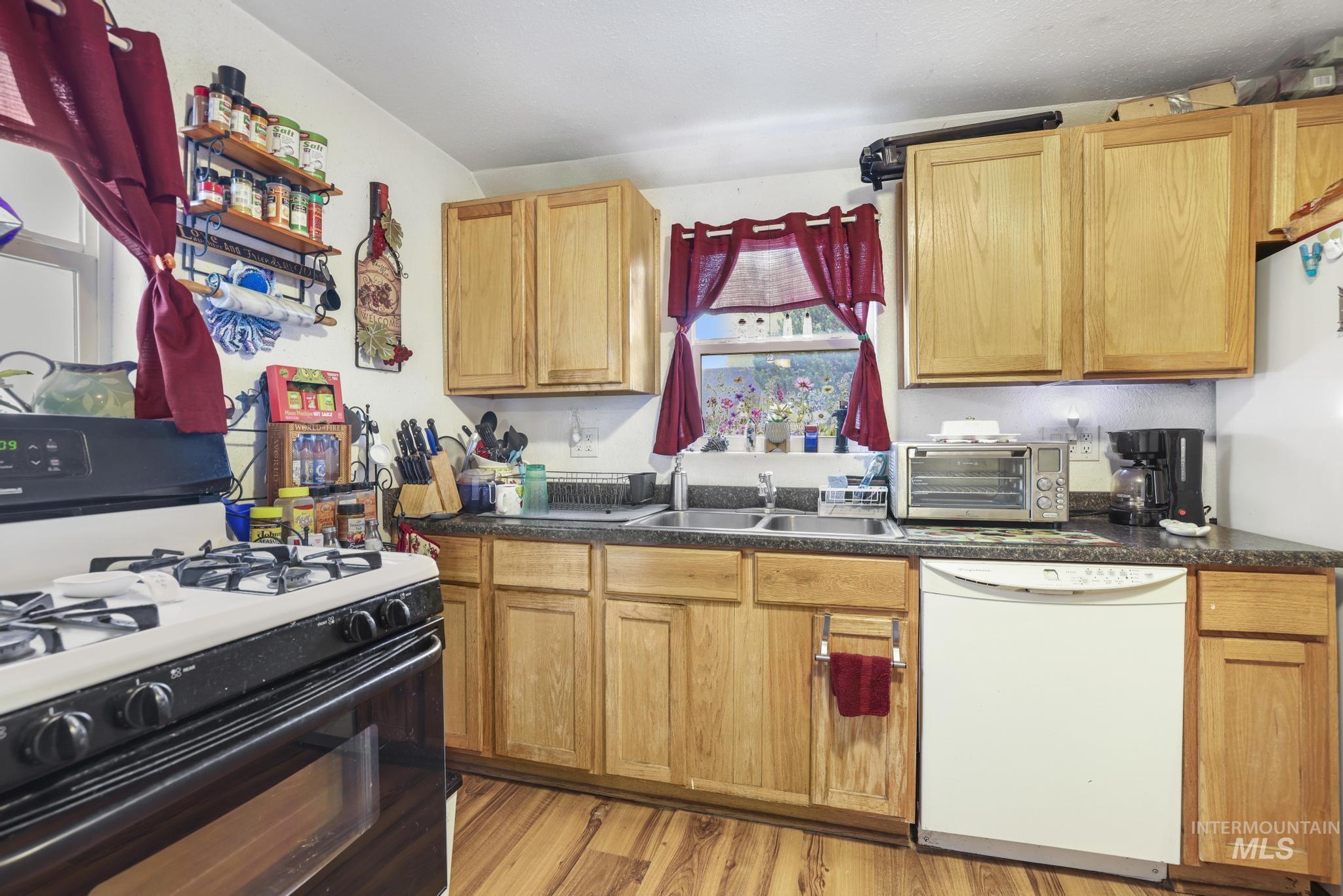 160 Monroe Street, Twin Falls, Idaho 83301, 2 Bedrooms, 1 Bathroom, Residential For Sale, Price $179,900,MLS 98980187