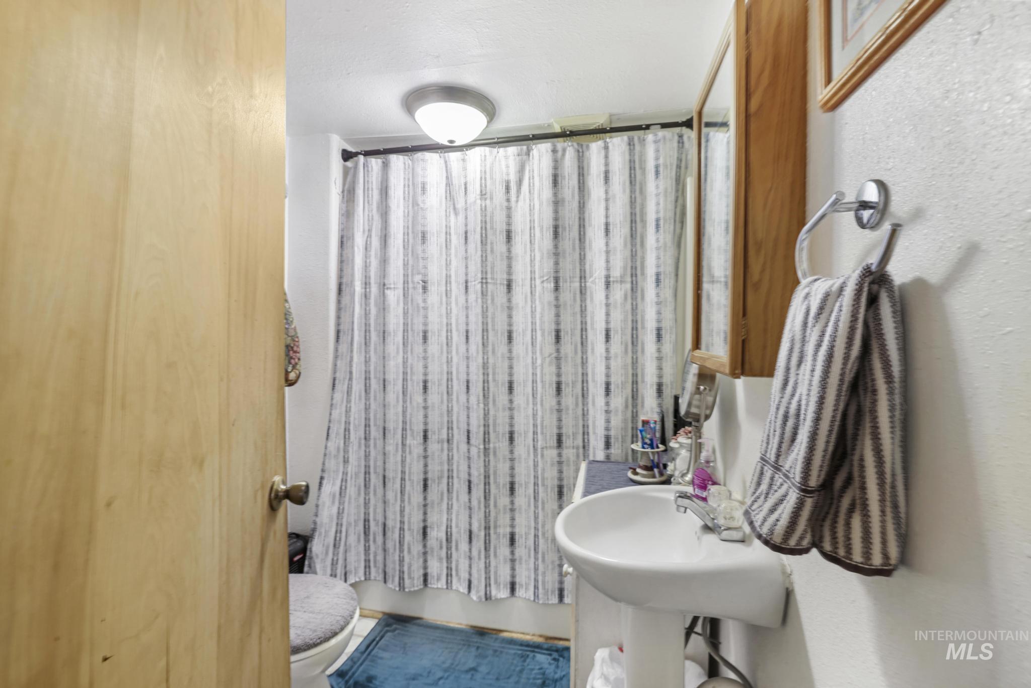 160 Monroe Street, Twin Falls, Idaho 83301, 2 Bedrooms, 1 Bathroom, Residential For Sale, Price $179,900,MLS 98980187