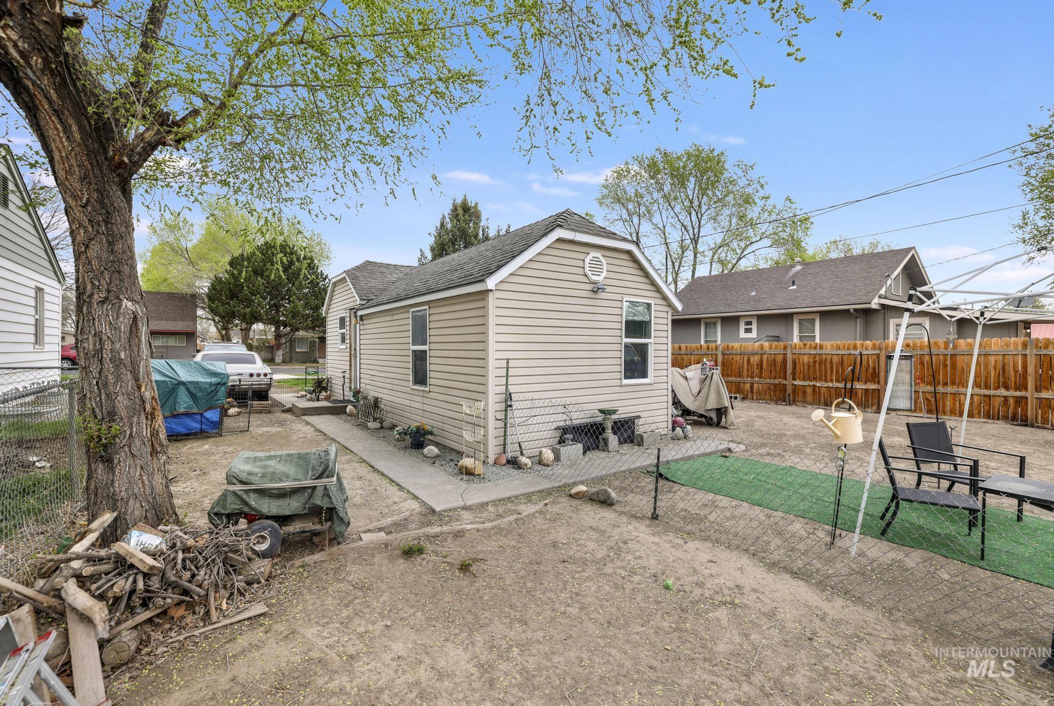 160 Monroe Street, Twin Falls, Idaho 83301, 2 Bedrooms, 1 Bathroom, Residential For Sale, Price $179,900,MLS 98980187