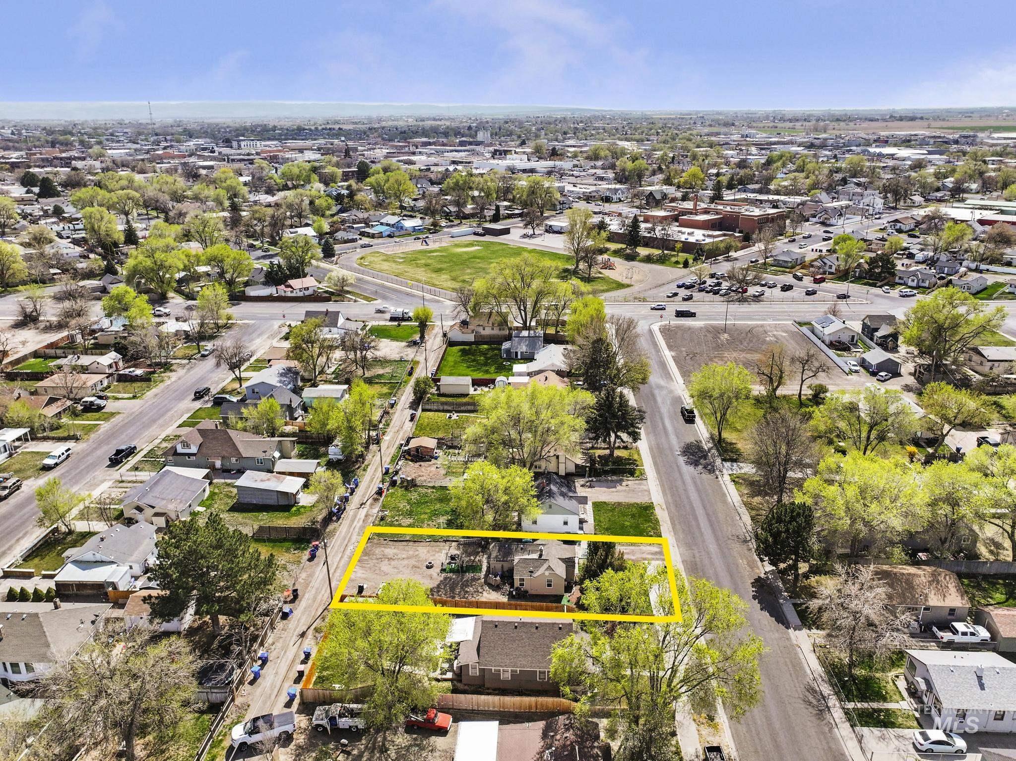 160 Monroe Street, Twin Falls, Idaho 83301, 2 Bedrooms, 1 Bathroom, Residential For Sale, Price $179,900,MLS 98980187