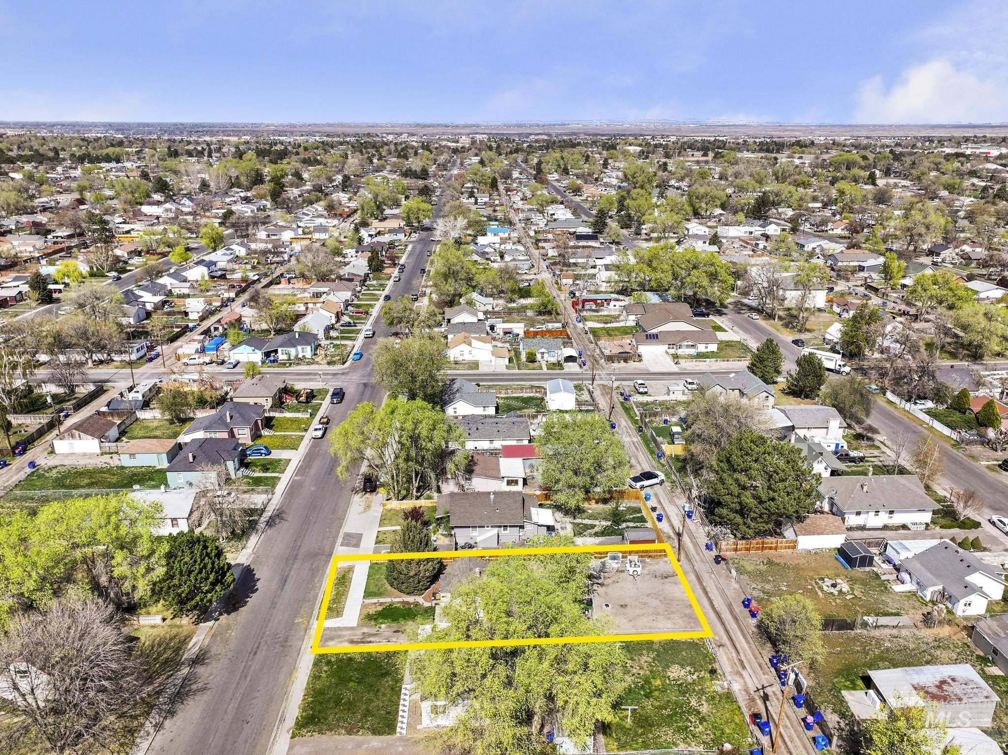 160 Monroe Street, Twin Falls, Idaho 83301, 2 Bedrooms, 1 Bathroom, Residential For Sale, Price $179,900,MLS 98980187