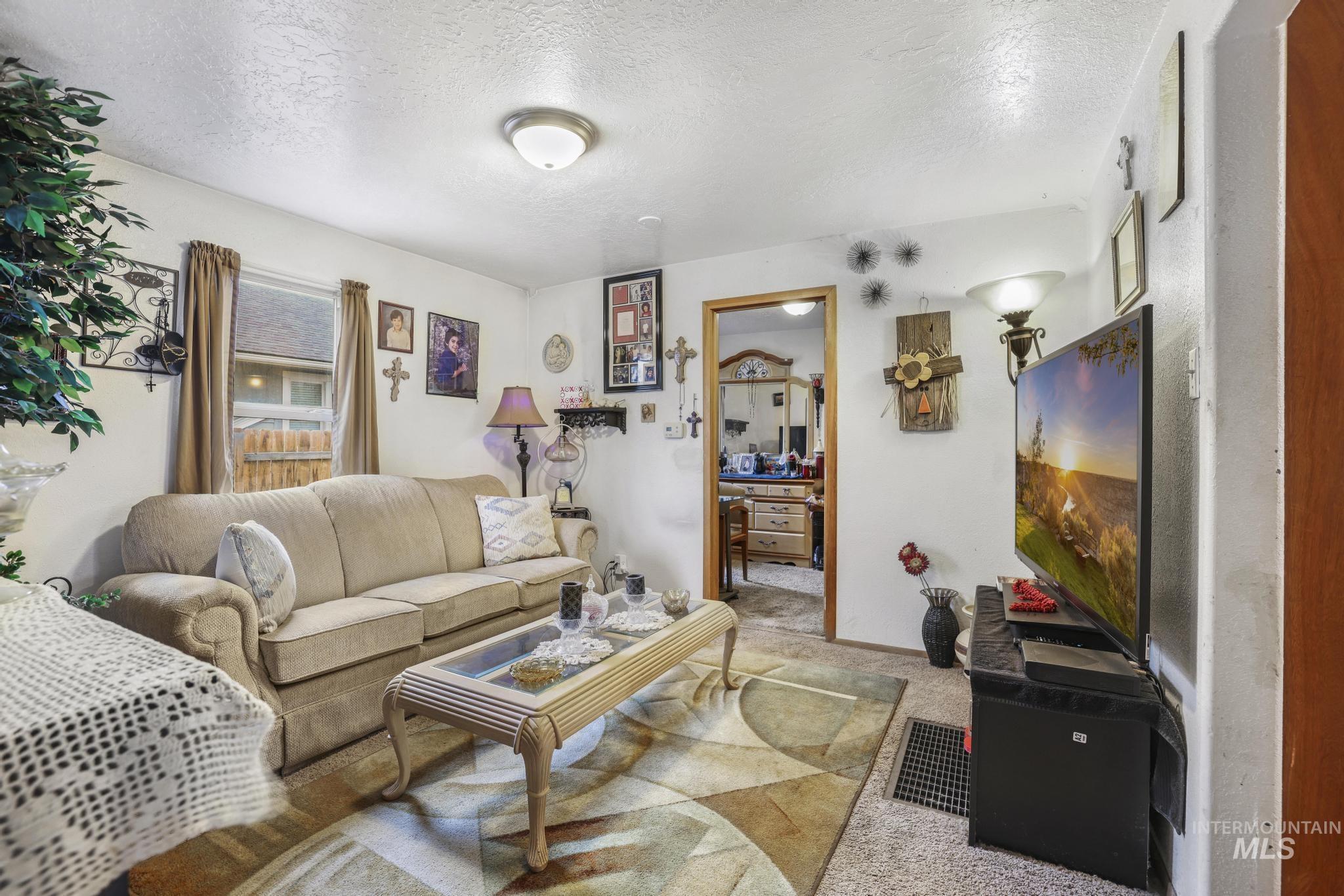 160 Monroe Street, Twin Falls, Idaho 83301, 2 Bedrooms, 1 Bathroom, Residential For Sale, Price $179,900,MLS 98980187