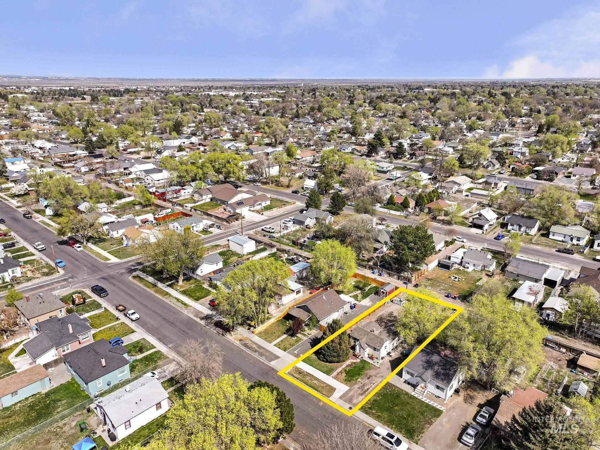 160 Monroe Street, Twin Falls, Idaho 83301, 2 Bedrooms, 1 Bathroom, Residential For Sale, Price $179,900,MLS 98980187