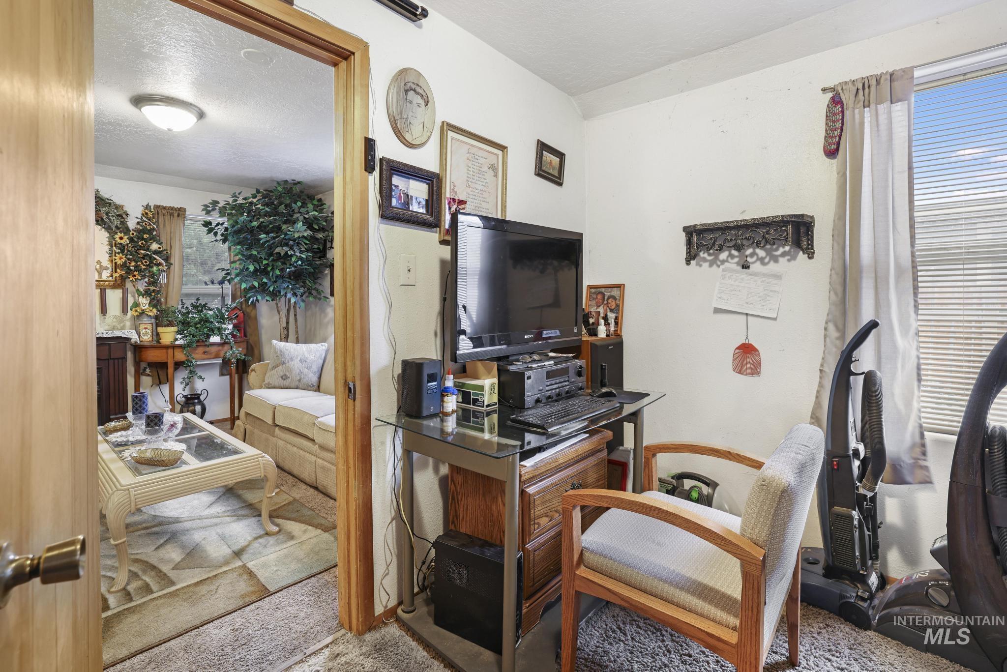 160 Monroe Street, Twin Falls, Idaho 83301, 2 Bedrooms, 1 Bathroom, Residential For Sale, Price $179,900,MLS 98980187