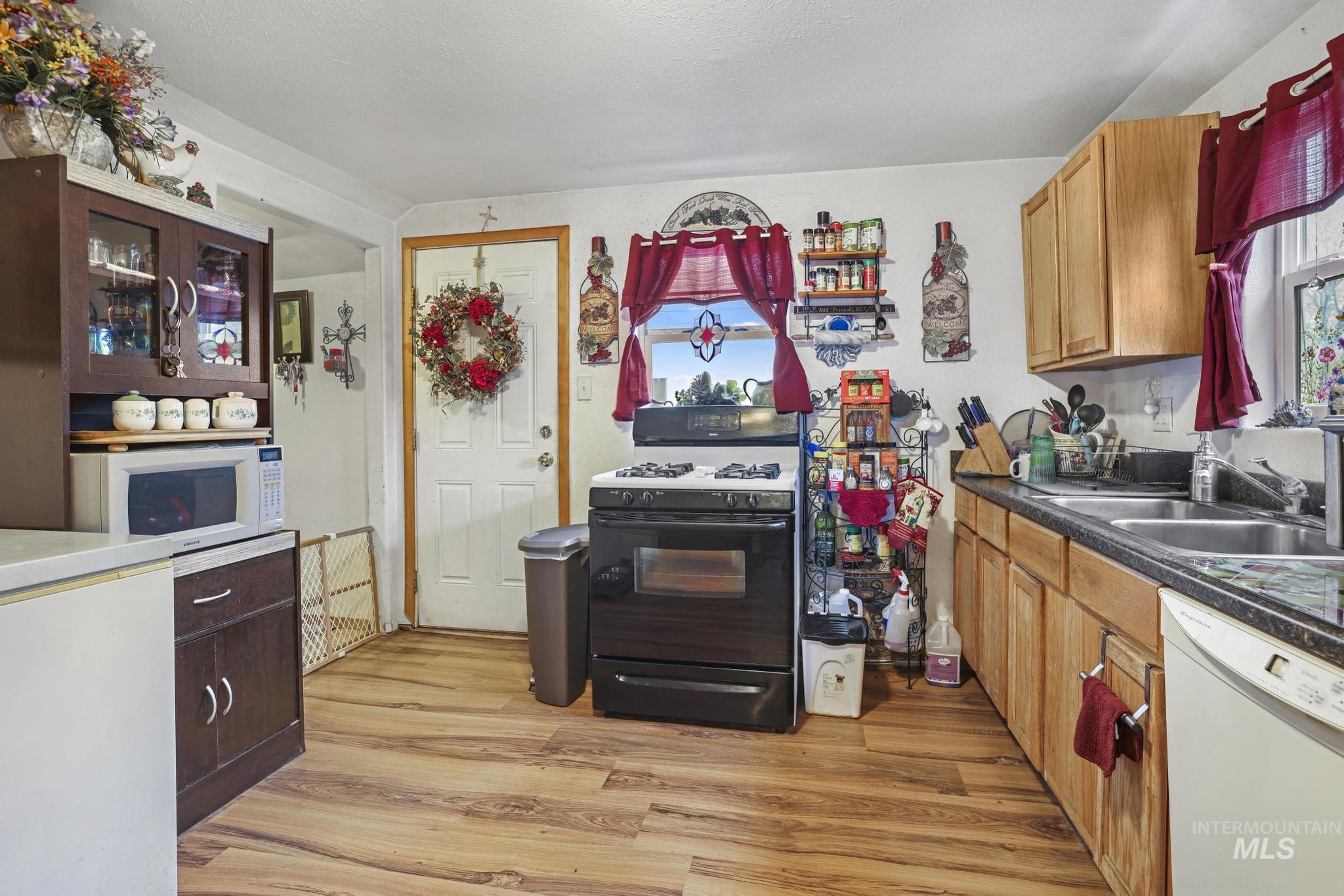 160 Monroe Street, Twin Falls, Idaho 83301, 2 Bedrooms, 1 Bathroom, Residential For Sale, Price $179,900,MLS 98980187