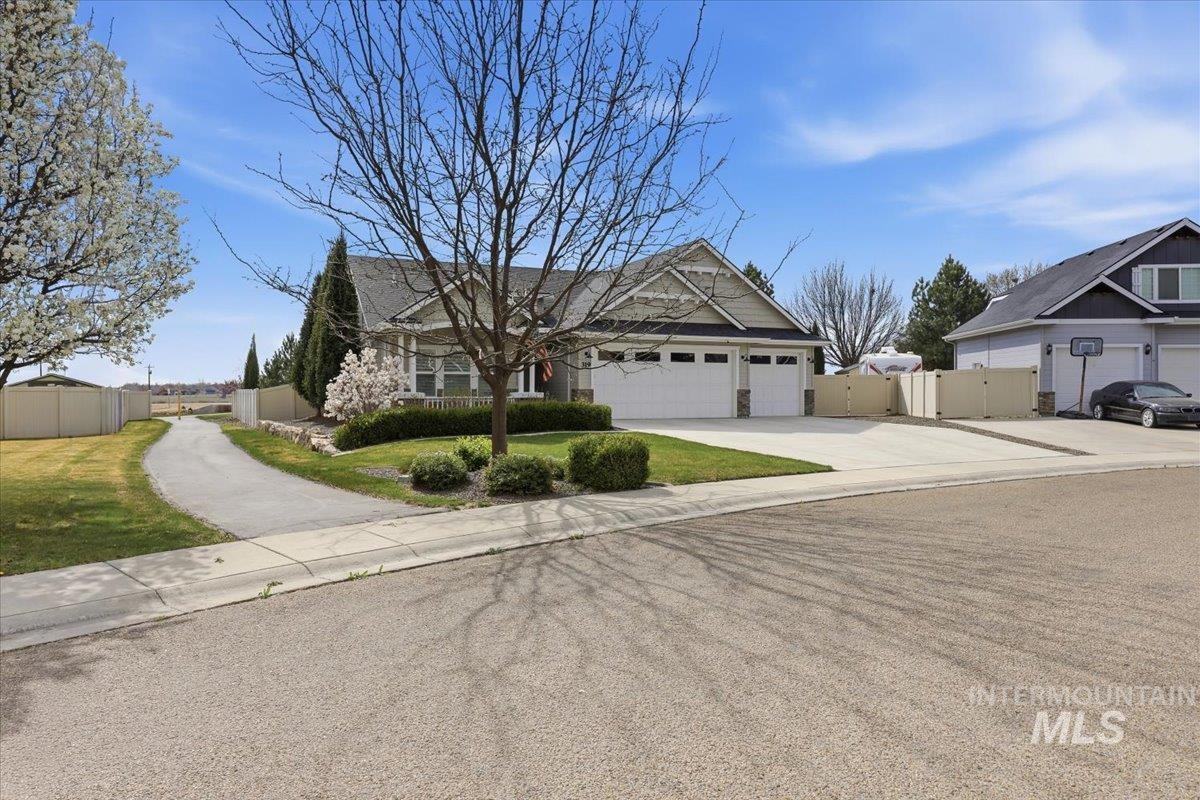 319 Sunderland St, Caldwell, Idaho 83605, 3 Bedrooms, 2 Bathrooms, Residential For Sale, Price $585,000,MLS 98980191