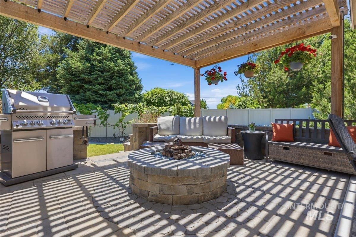 319 Sunderland St, Caldwell, Idaho 83605, 3 Bedrooms, 2 Bathrooms, Residential For Sale, Price $585,000, 98980191