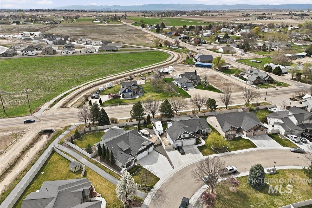 319 Sunderland St, Caldwell, Idaho 83605, 3 Bedrooms, 2 Bathrooms, Residential For Sale, Price $585,000,MLS 98980191