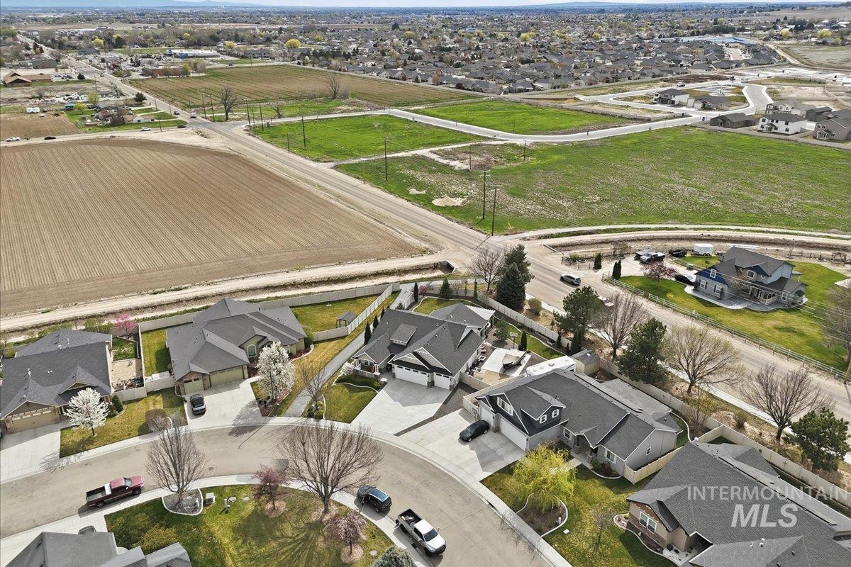 319 Sunderland St, Caldwell, Idaho 83605, 3 Bedrooms, 2 Bathrooms, Residential For Sale, Price $585,000,MLS 98980191