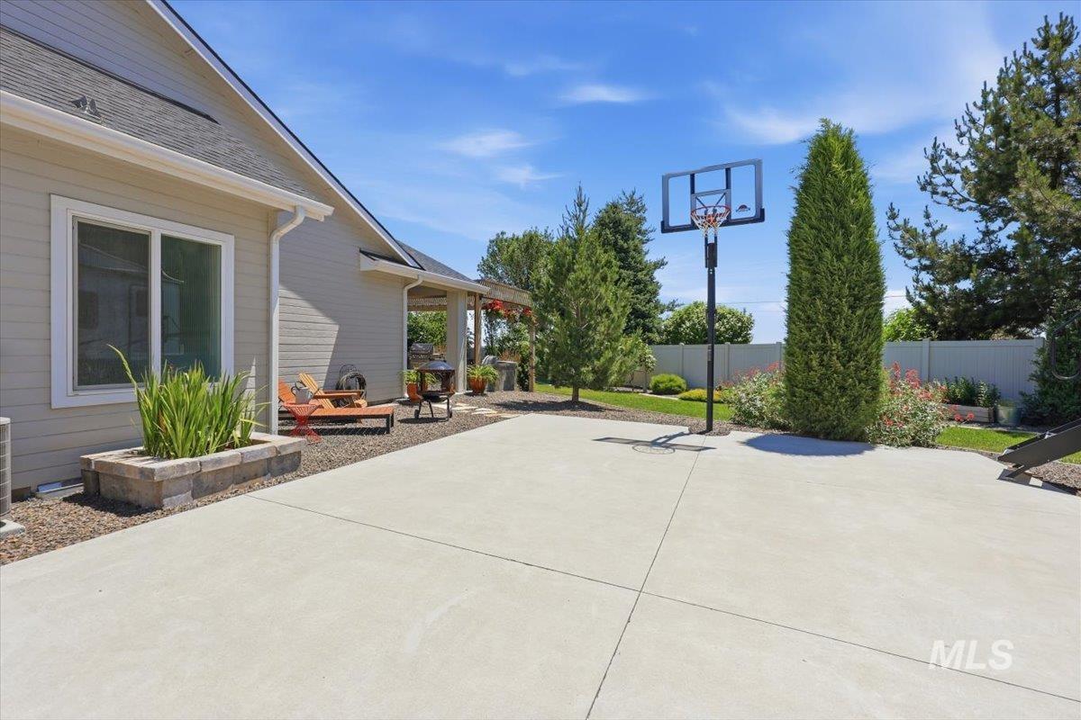 319 Sunderland St, Caldwell, Idaho 83605, 3 Bedrooms, 2 Bathrooms, Residential For Sale, Price $585,000, 98980191