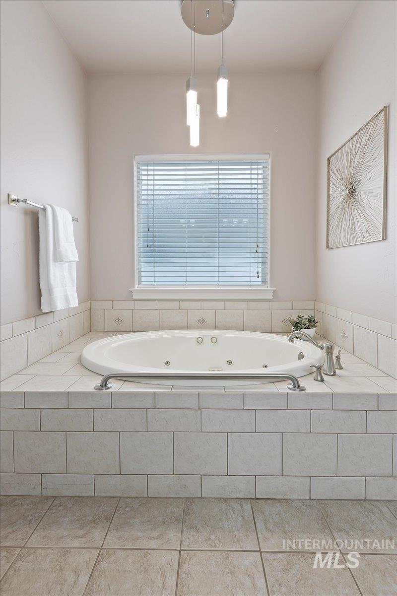 668 Canyon Park Ave, Twin Falls, Idaho 83301, 4 Bedrooms, 3 Bathrooms, Residential For Sale, Price $699,900,MLS 98980194