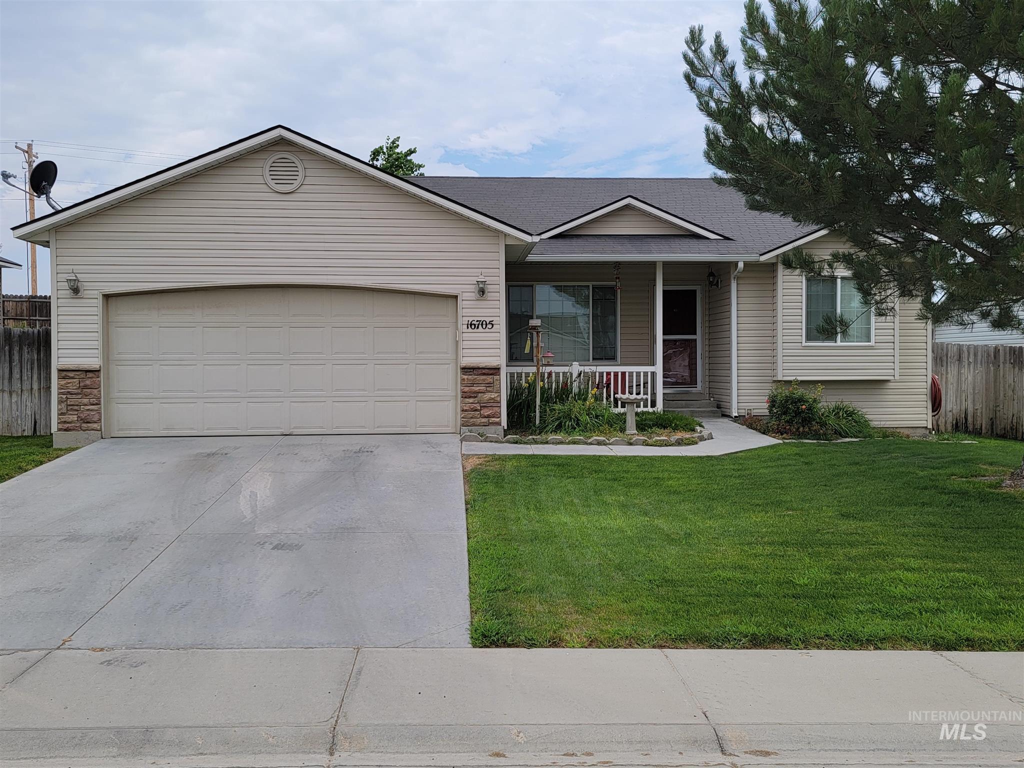 16705 Naito Ave, Caldwell, Idaho 83607, 4 Bedrooms, 2 Bathrooms, Residential For Sale, Price $369,900,MLS 98980202