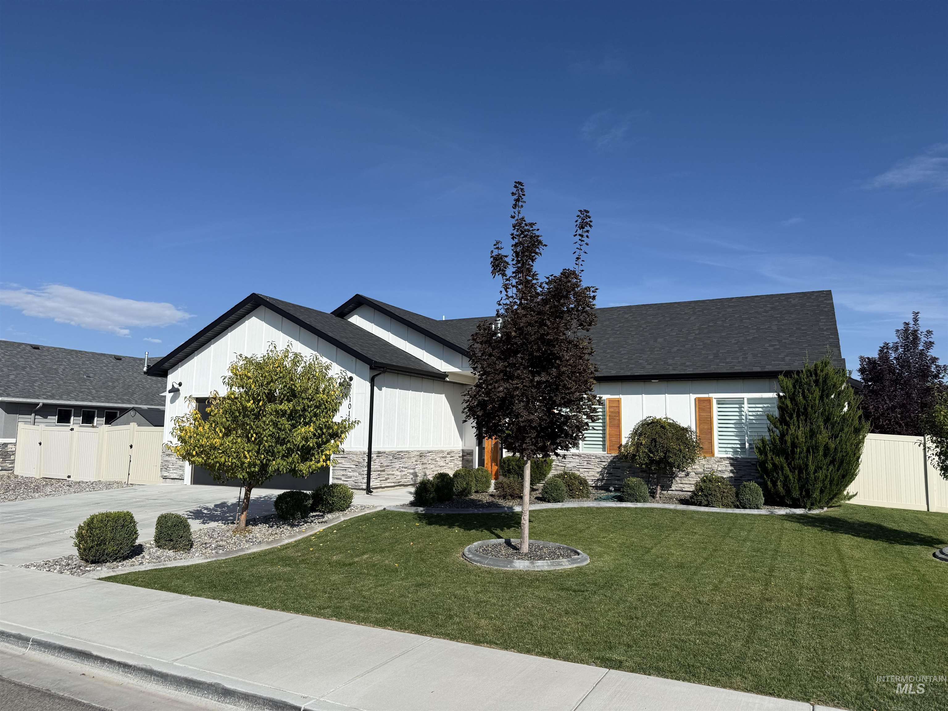 1011 Thunder Mountain St, Kimberly, Idaho 83341-5373, 3 Bedrooms, 2.5 Bathrooms, Residential For Sale, Price $437,500,MLS 98980218