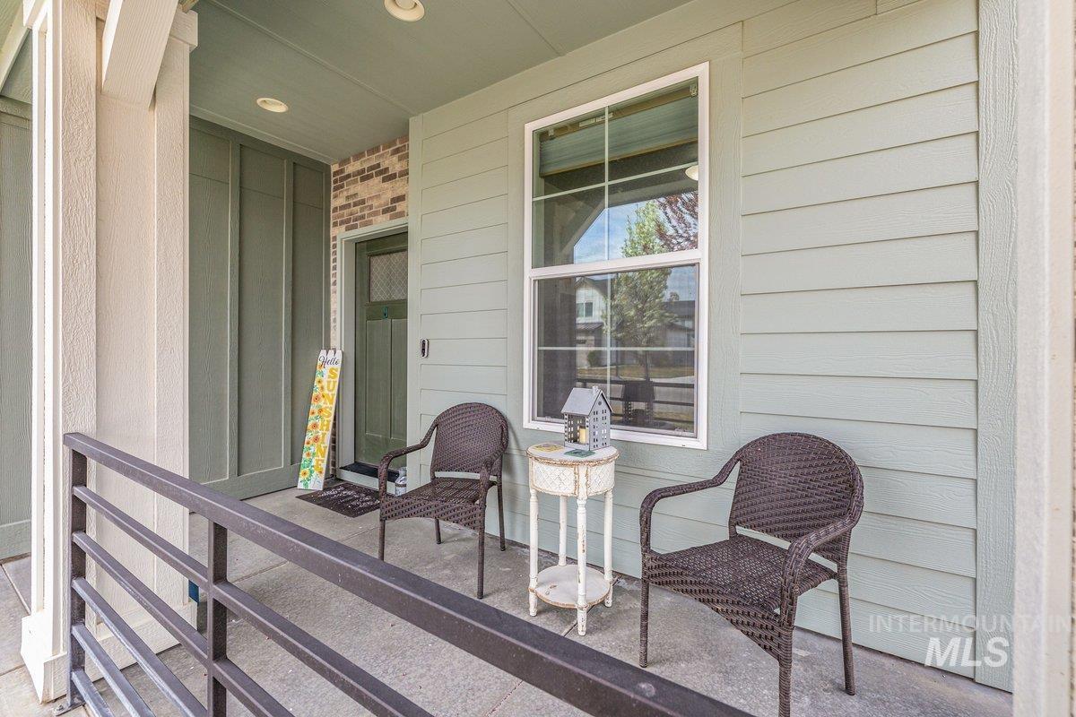 10167 Silversun St, Nampa, Idaho 83687, 3 Bedrooms, 2 Bathrooms, Residential For Sale, Price $399,900,MLS 98980219