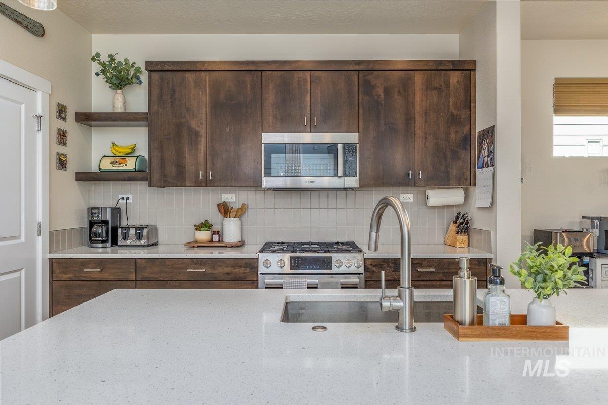 10167 Silversun St, Nampa, Idaho 83687, 3 Bedrooms, 2 Bathrooms, Residential For Sale, Price $399,900,MLS 98980219