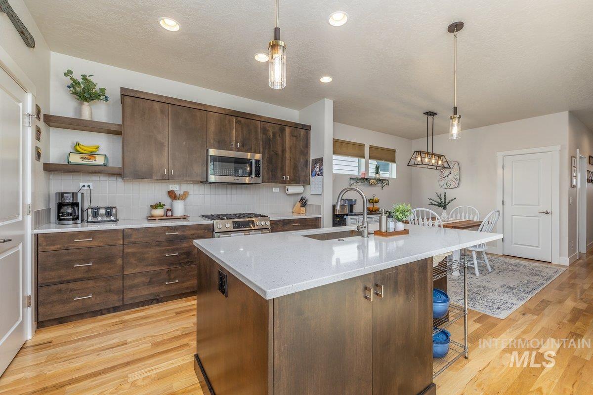 10167 Silversun St, Nampa, Idaho 83687, 3 Bedrooms, 2 Bathrooms, Residential For Sale, Price $399,900,MLS 98980219