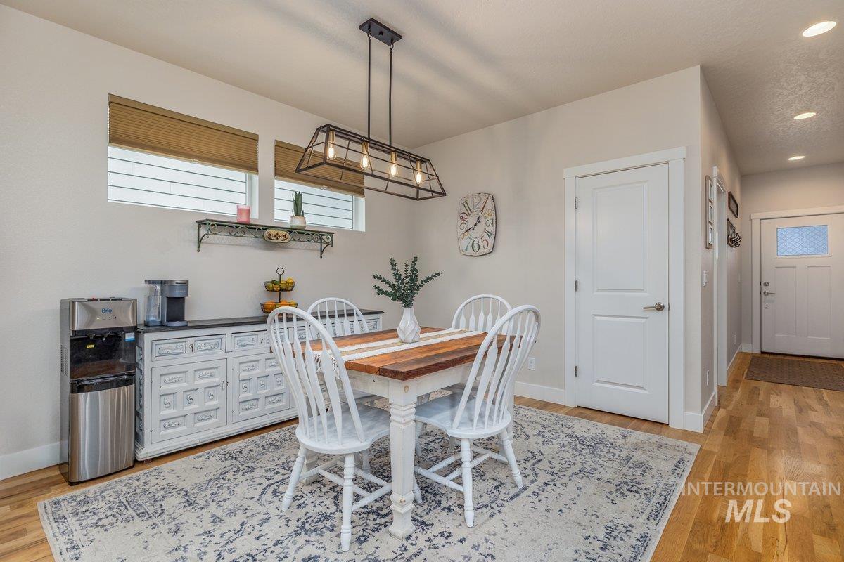 10167 Silversun St, Nampa, Idaho 83687, 3 Bedrooms, 2 Bathrooms, Residential For Sale, Price $399,900,MLS 98980219