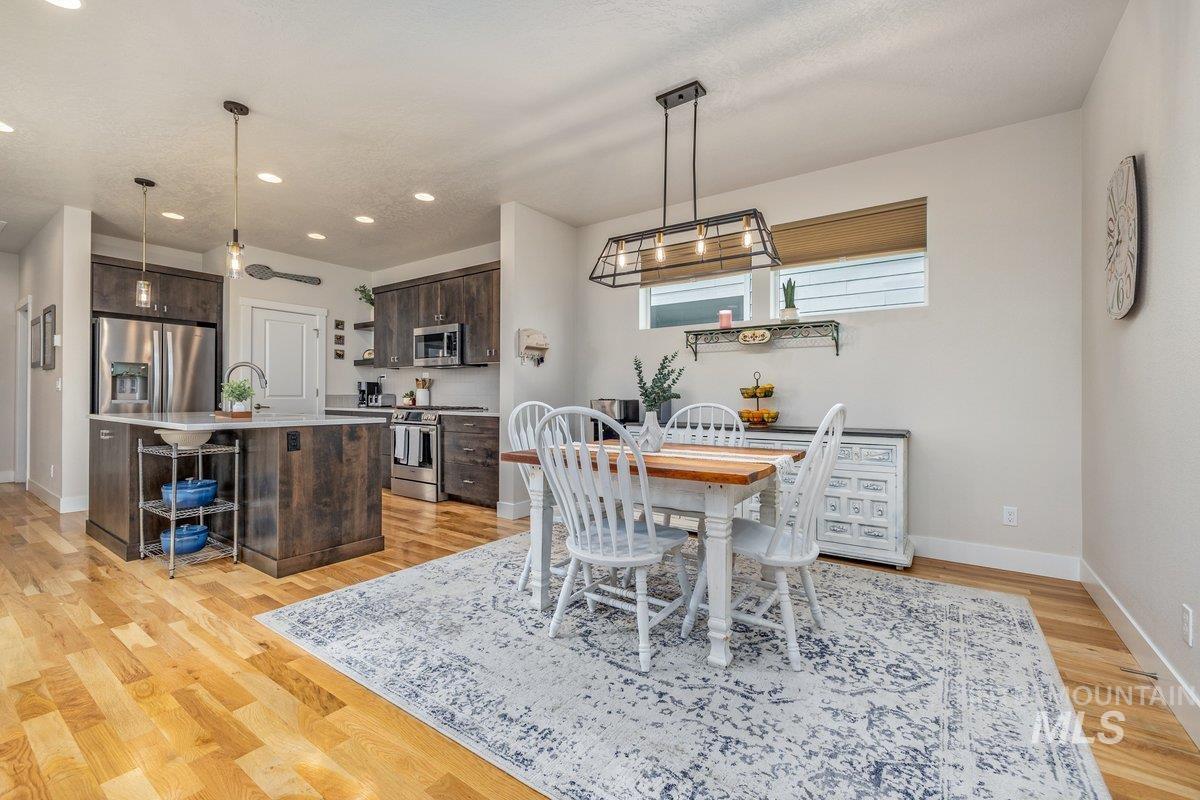 10167 Silversun St, Nampa, Idaho 83687, 3 Bedrooms, 2 Bathrooms, Residential For Sale, Price $399,900,MLS 98980219