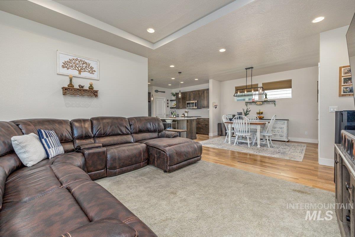 10167 Silversun St, Nampa, Idaho 83687, 3 Bedrooms, 2 Bathrooms, Residential For Sale, Price $399,900,MLS 98980219