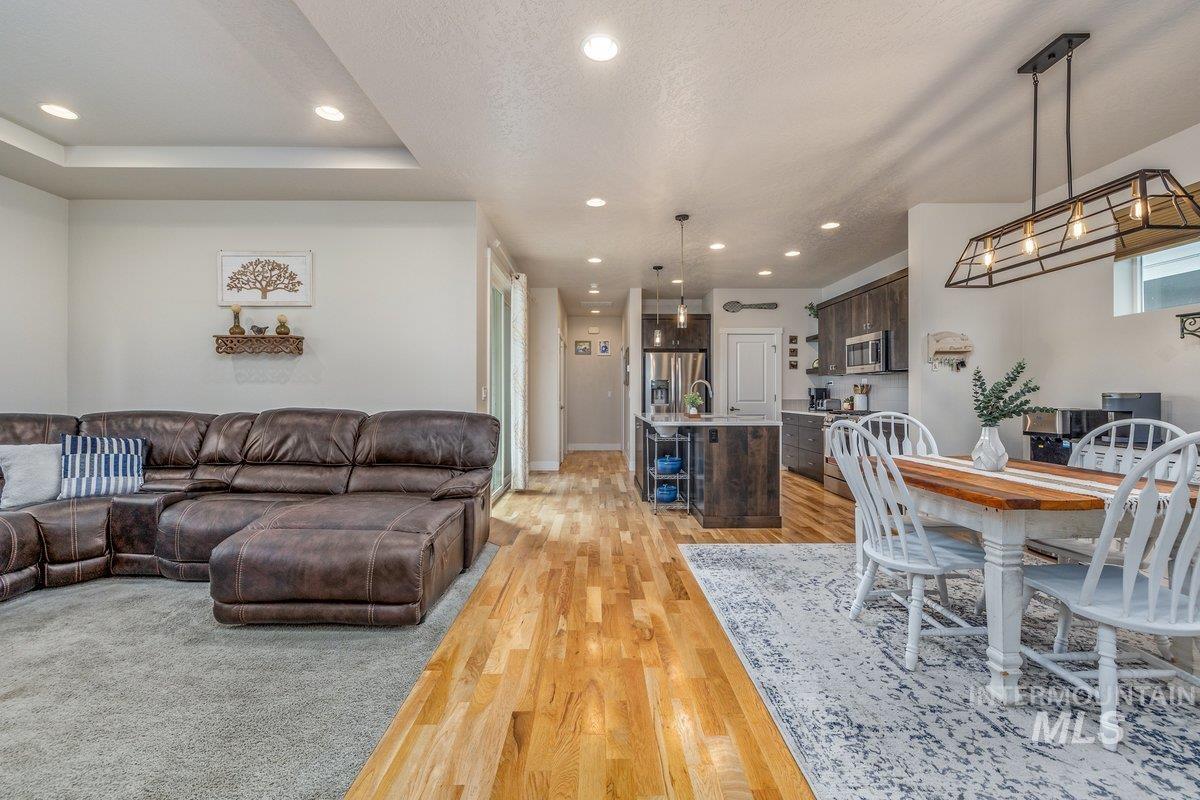 10167 Silversun St, Nampa, Idaho 83687, 3 Bedrooms, 2 Bathrooms, Residential For Sale, Price $399,900,MLS 98980219