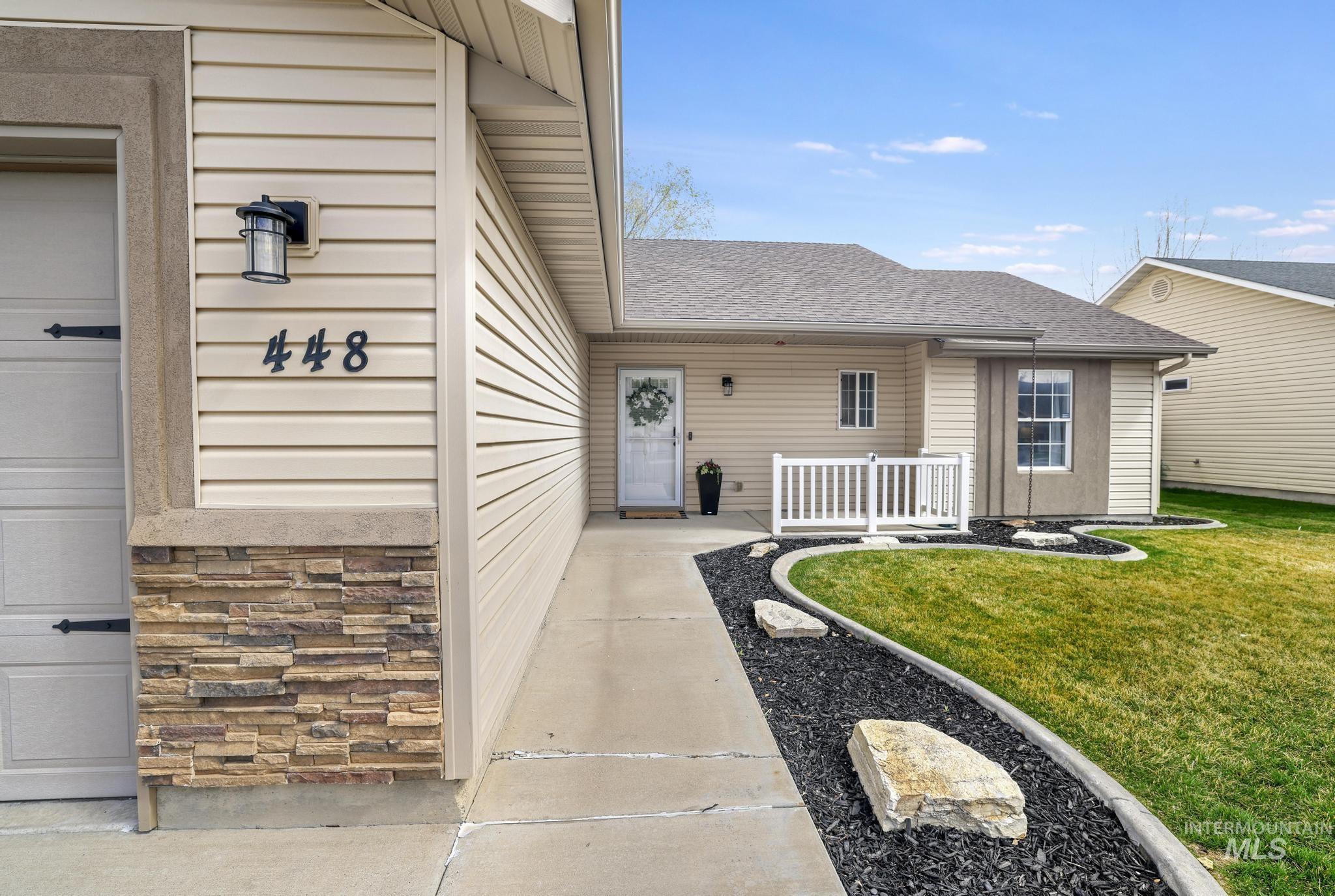 448 Meadowlark Way, Twin Falls, Idaho 83301-6882, 3 Bedrooms, 2 Bathrooms, Residential For Sale, Price $359,900,MLS 98980221