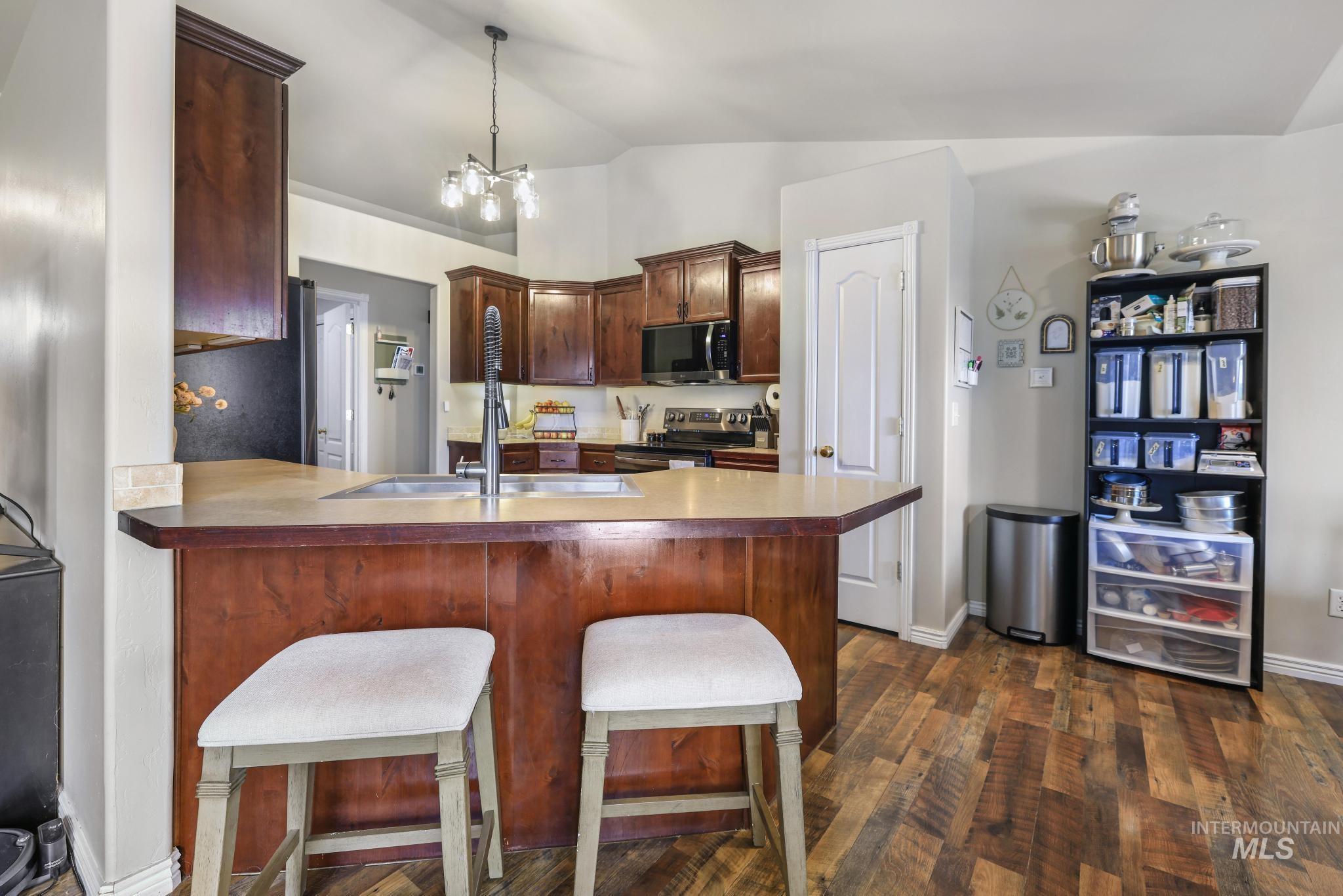 448 Meadowlark Way, Twin Falls, Idaho 83301-6882, 3 Bedrooms, 2 Bathrooms, Residential For Sale, Price $359,900,MLS 98980221