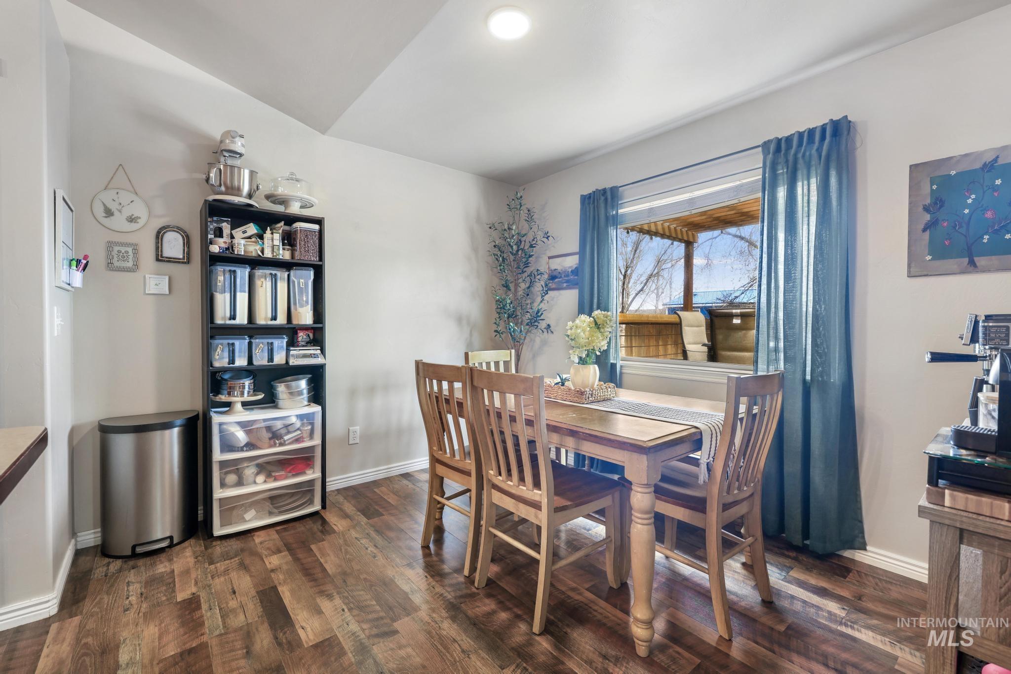 448 Meadowlark Way, Twin Falls, Idaho 83301-6882, 3 Bedrooms, 2 Bathrooms, Residential For Sale, Price $359,900,MLS 98980221