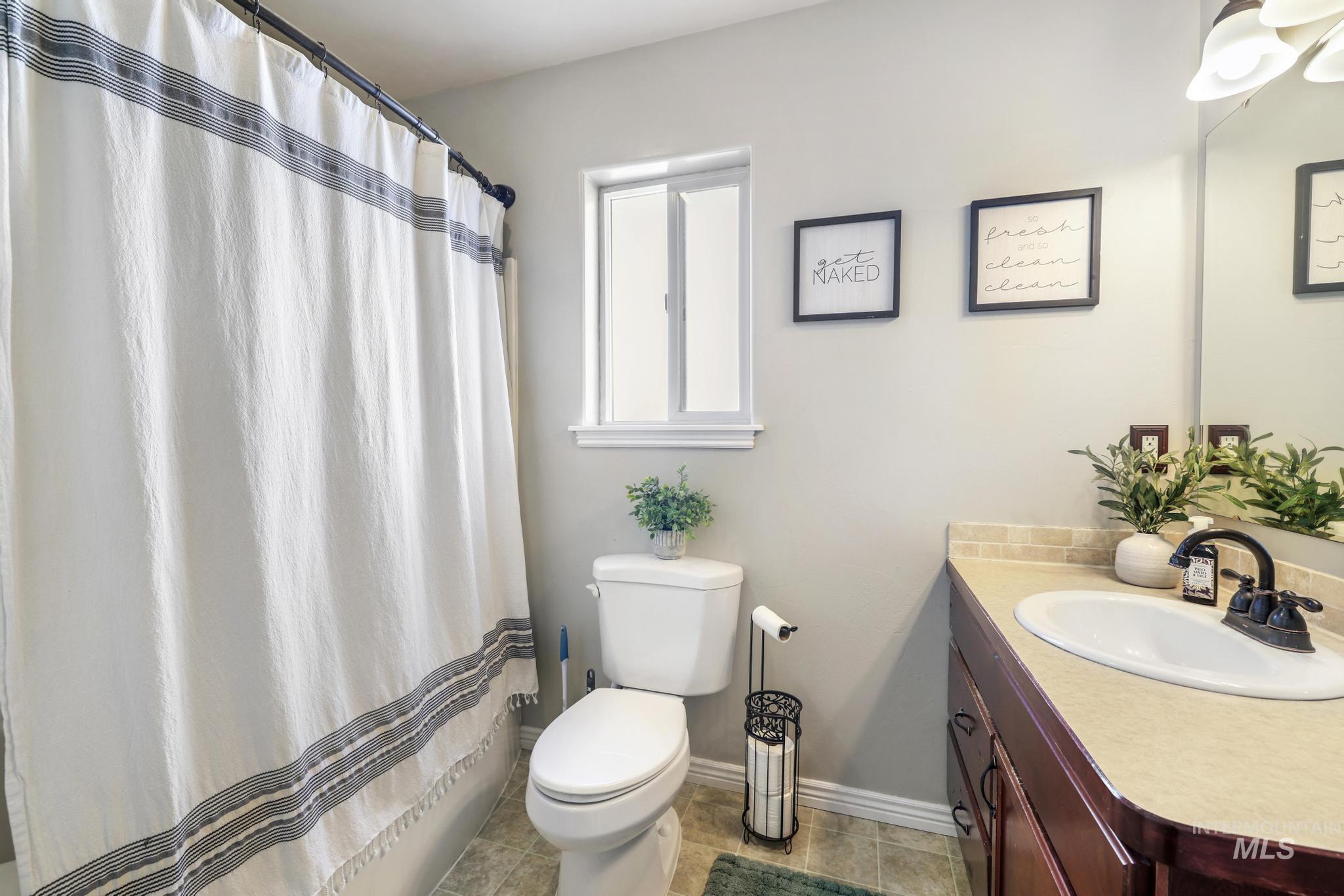 448 Meadowlark Way, Twin Falls, Idaho 83301-6882, 3 Bedrooms, 2 Bathrooms, Residential For Sale, Price $359,900,MLS 98980221